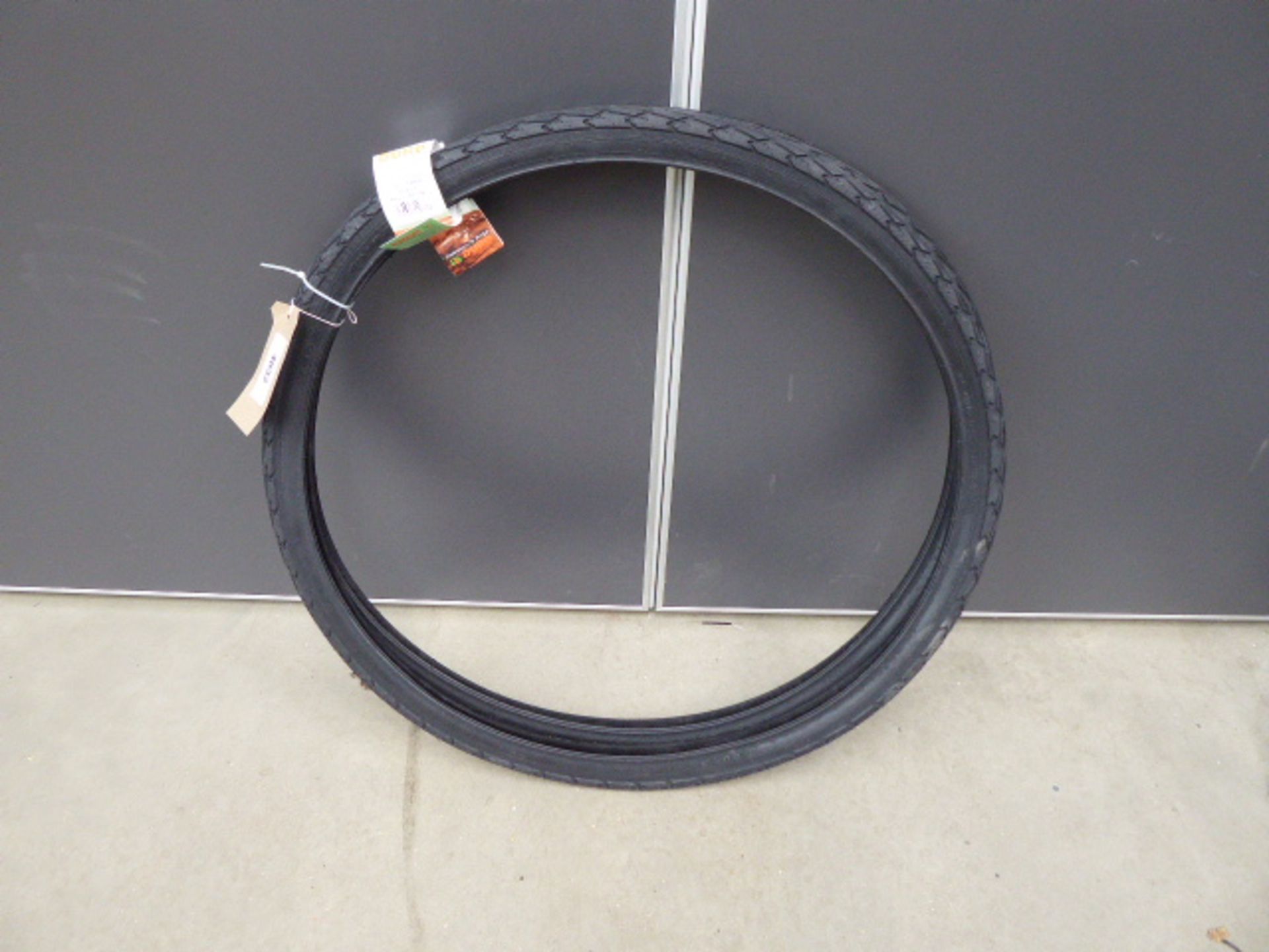 2 bike tyres size 700 x 38c