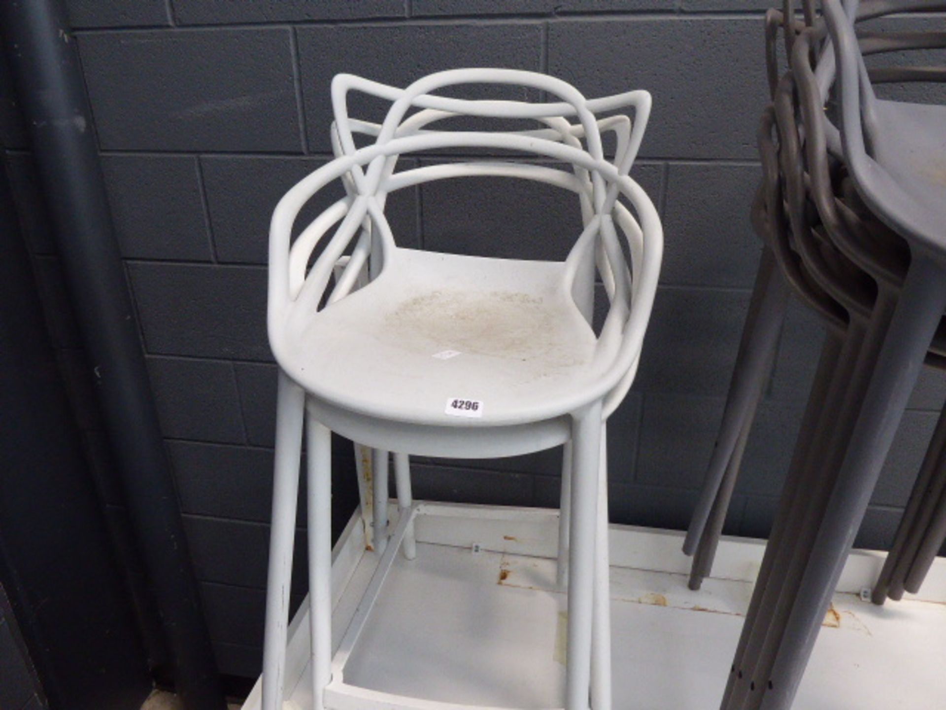 5 grey plastic chairs