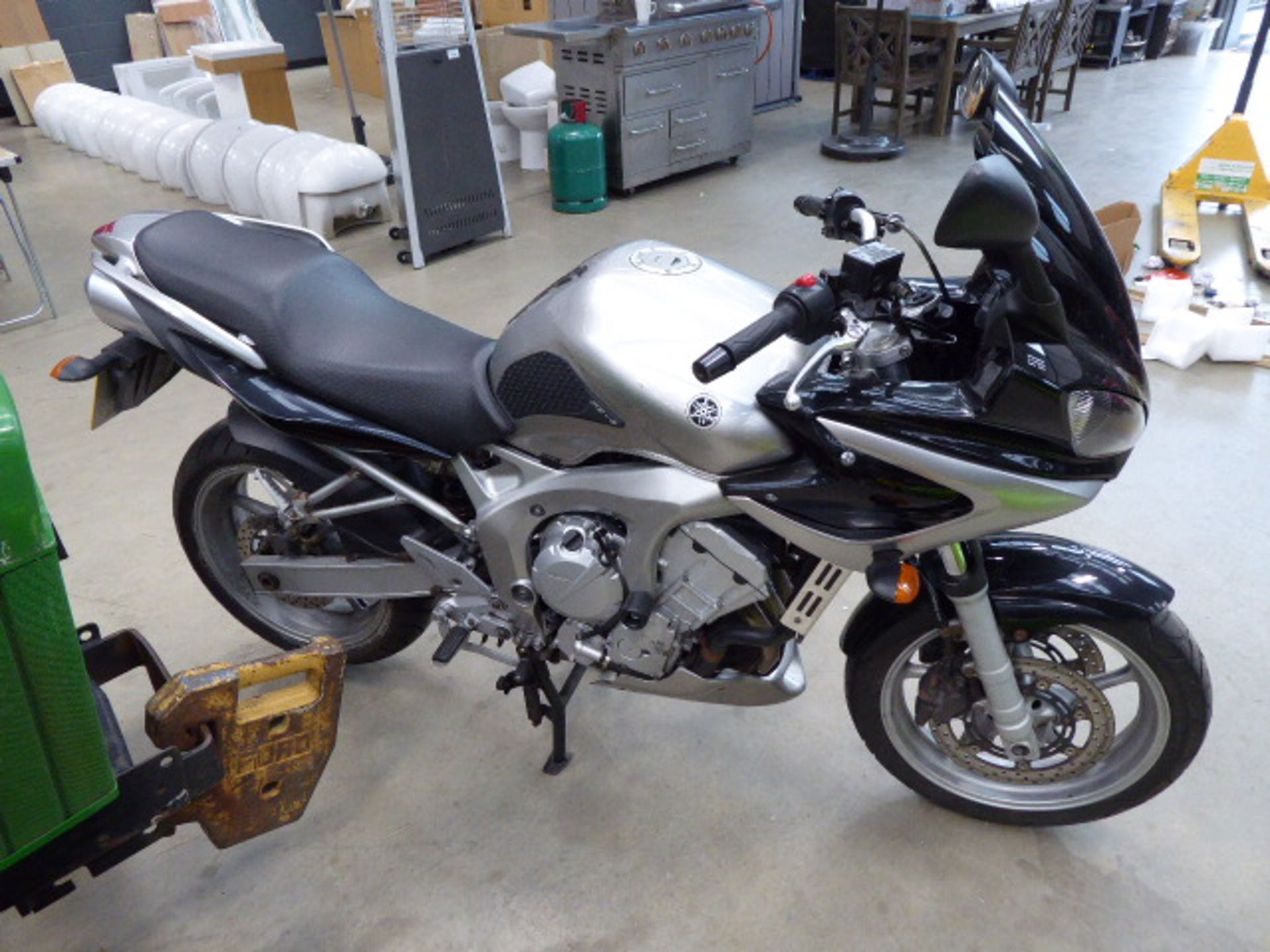 SN04 ERK - Yamaha FZ6 Fazer 599cc petrol, motorcycle, silver, first registered 2004, MOT Oct 2020 (