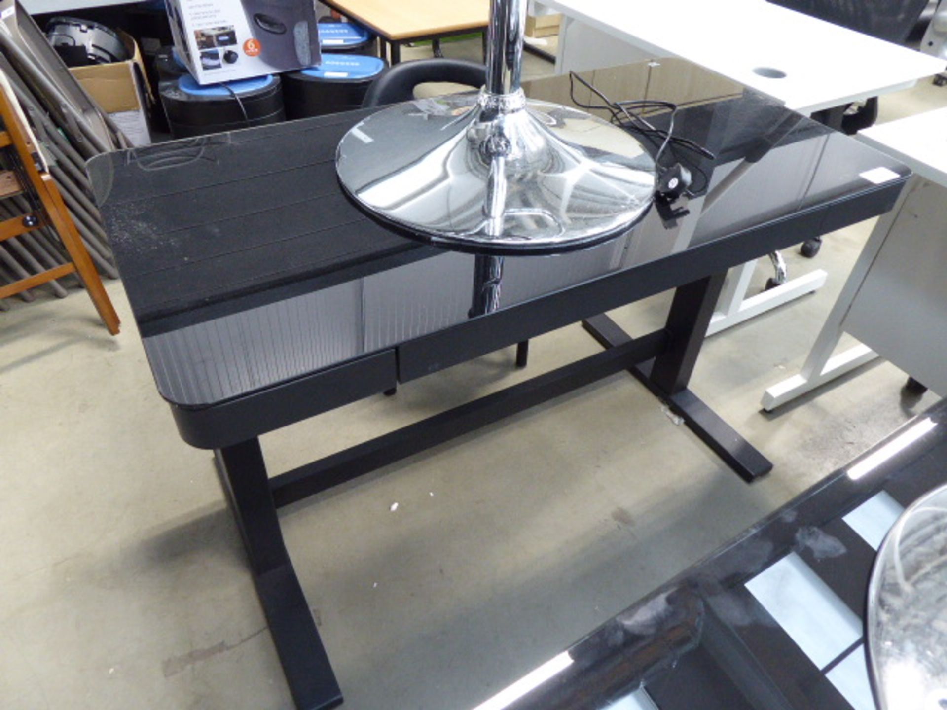 Glass rise and fall black desk