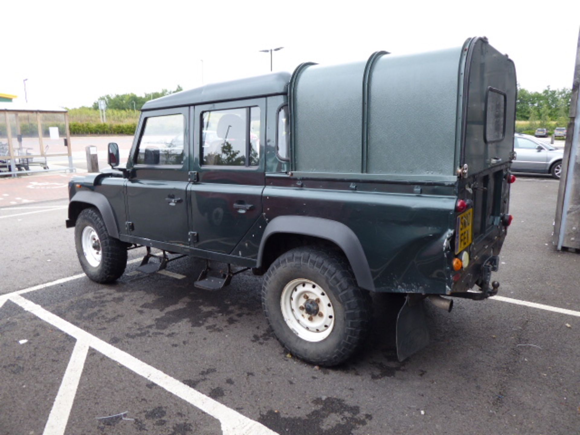 SW10 FEV (2010) Land Rover Defender 110 D/C P-U Crew Cab, in green , 2402cc, diesel MOT: 07/10/20 - Image 4 of 8