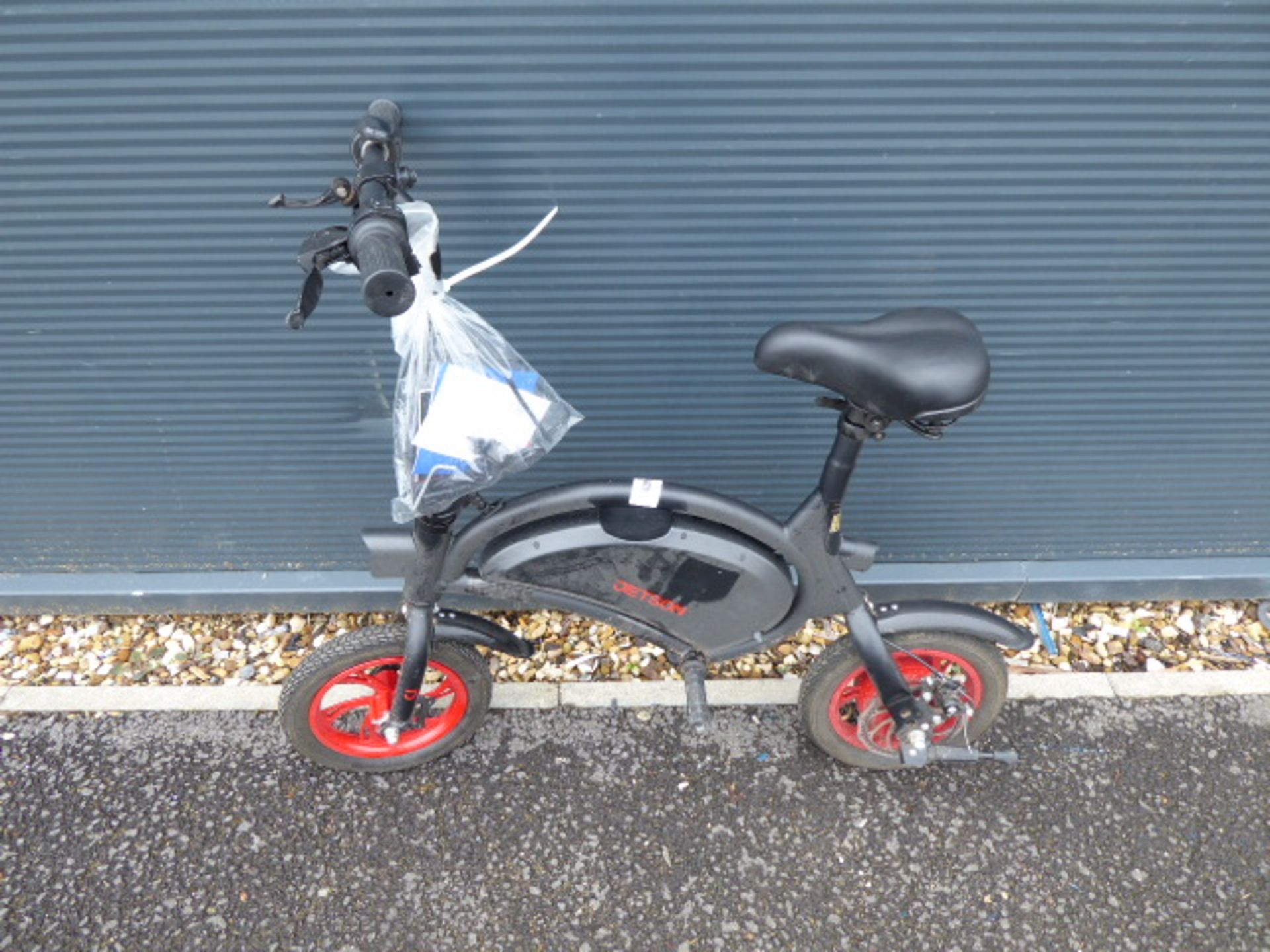 Bolt small electric cycle with charger