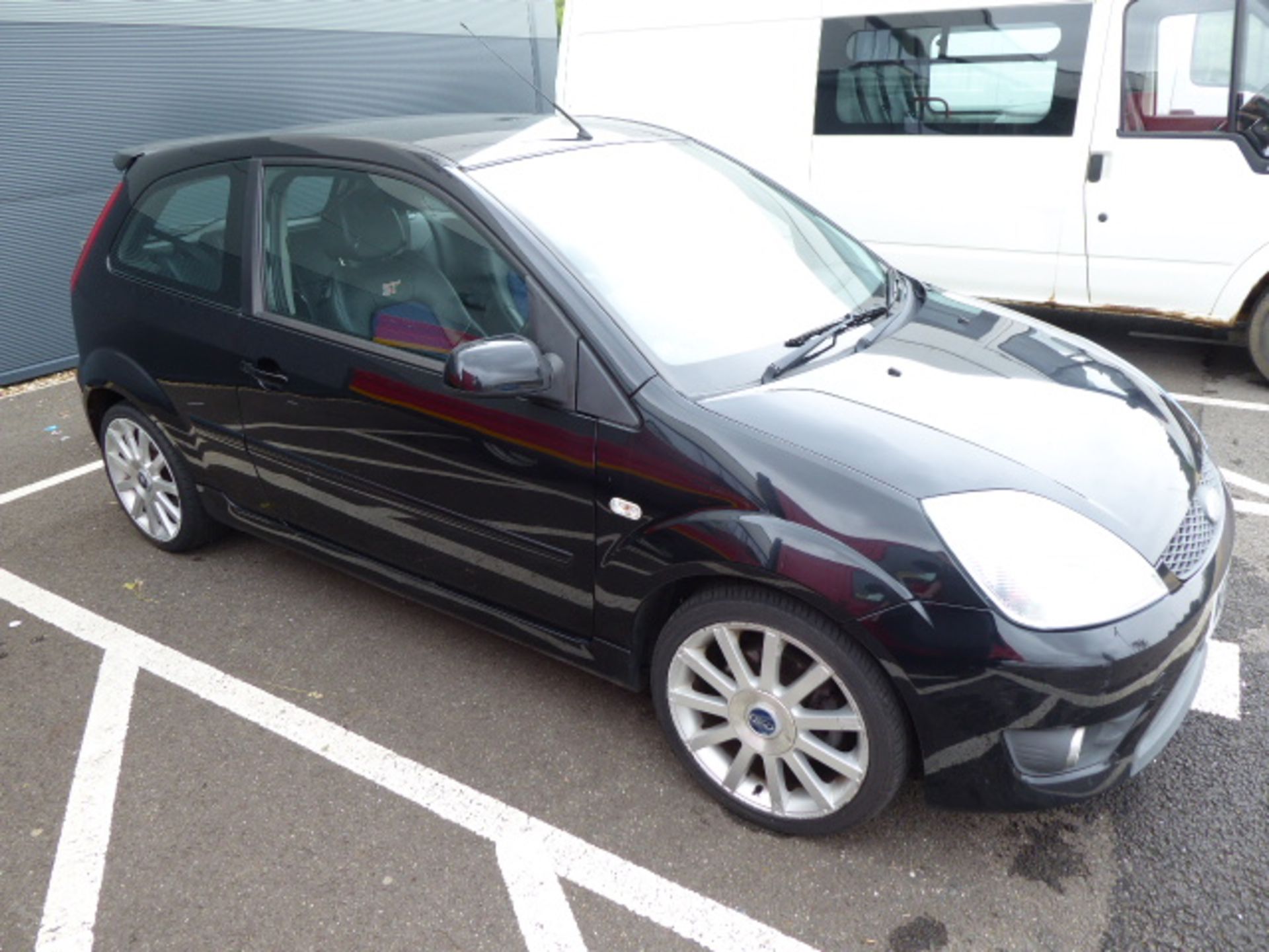 WG05 HLC (2005) Ford Fiesta ST, hatchback, petrol, 1999cc MOT: 10/03/2021 - Image 2 of 8