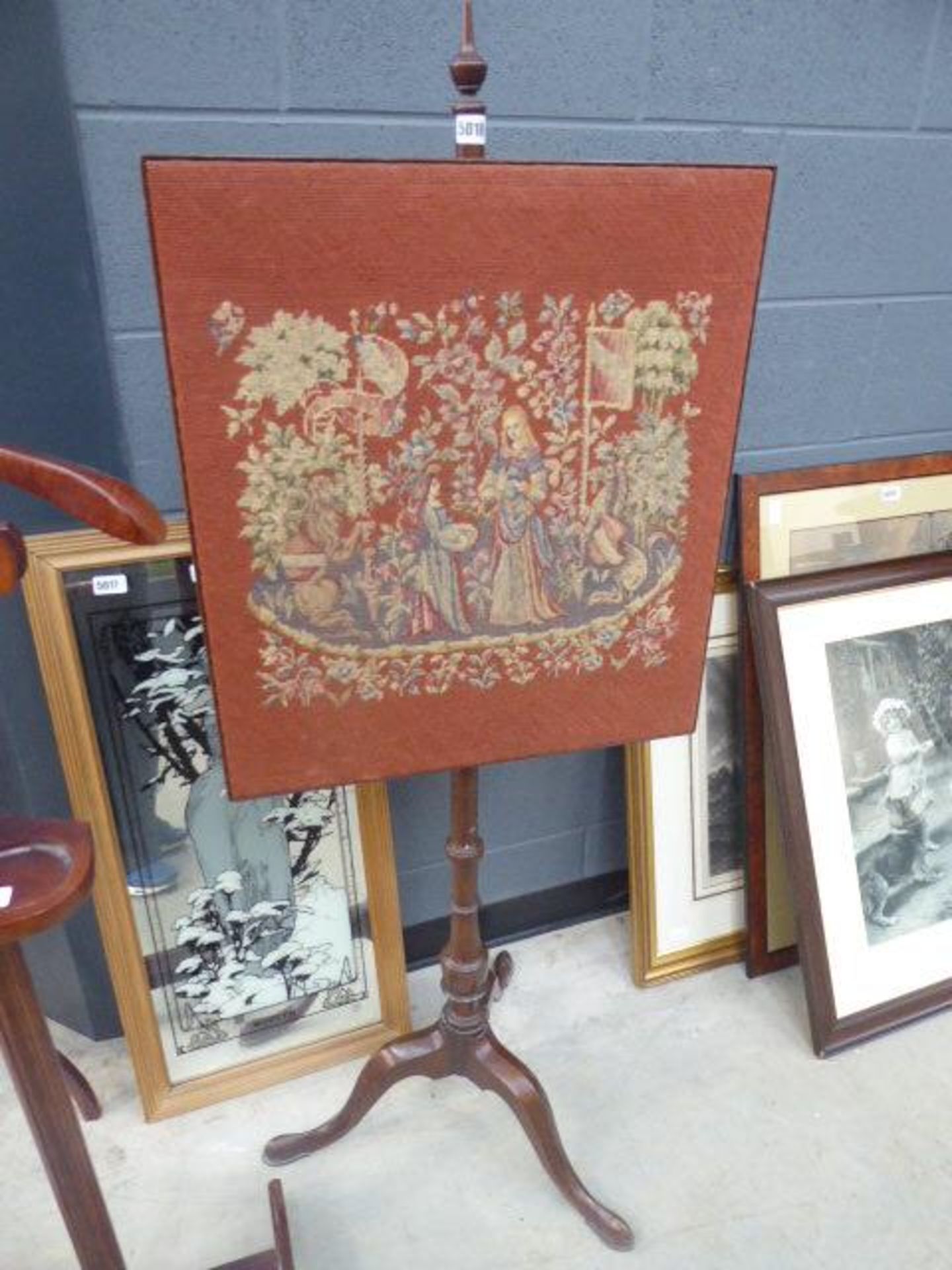 Victorian tripod pole screen