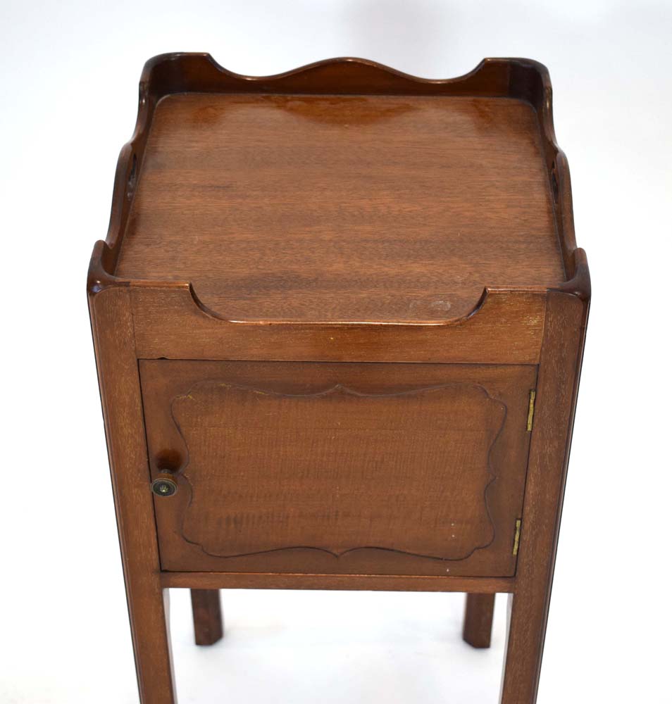 A Georgian-type mahogany pot cupboard on chamfered legs, h. - Image 2 of 3