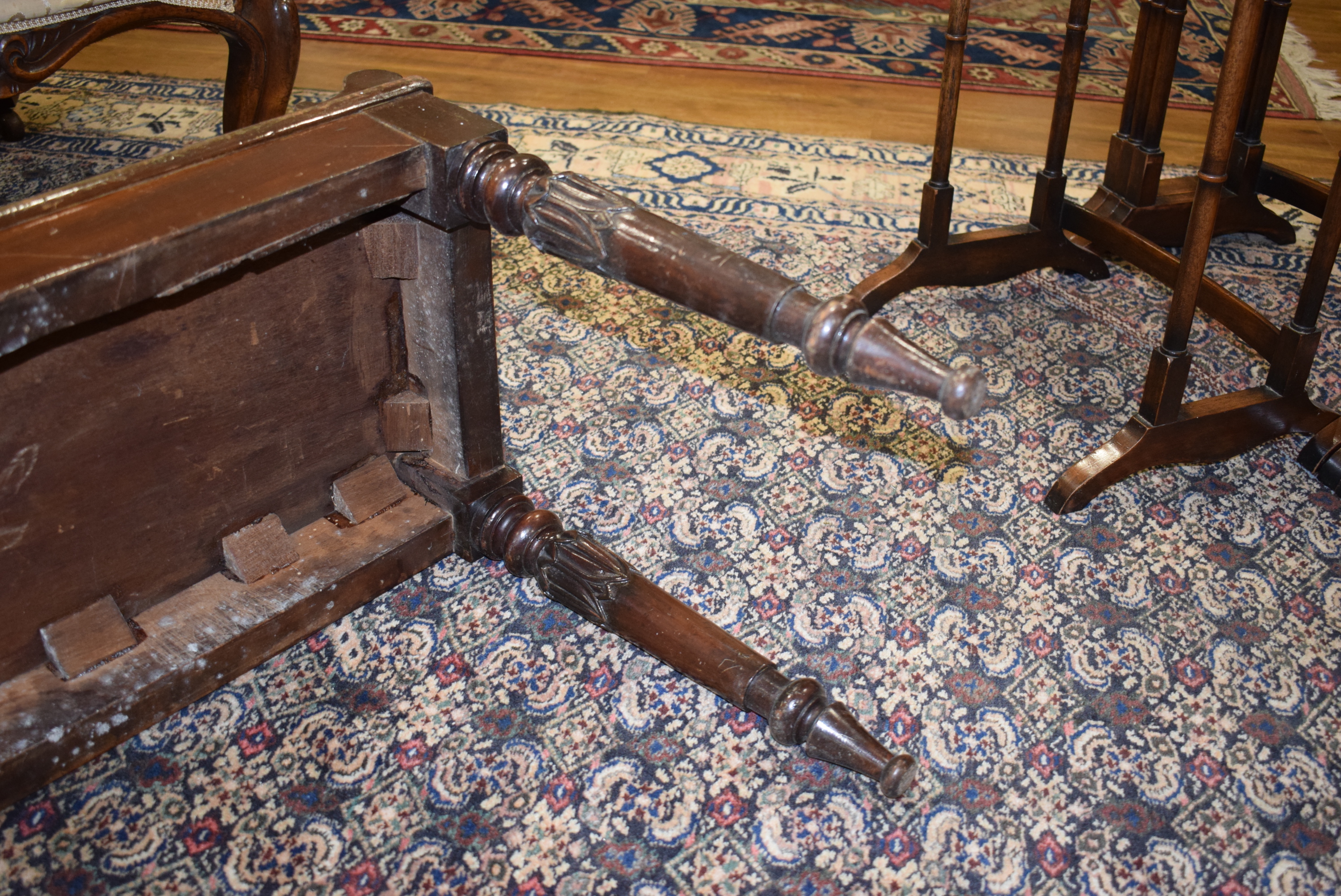 A late 19th century mahogany window seat with scrolled ends and turned legs with acanthus-leaf caps - Image 8 of 20