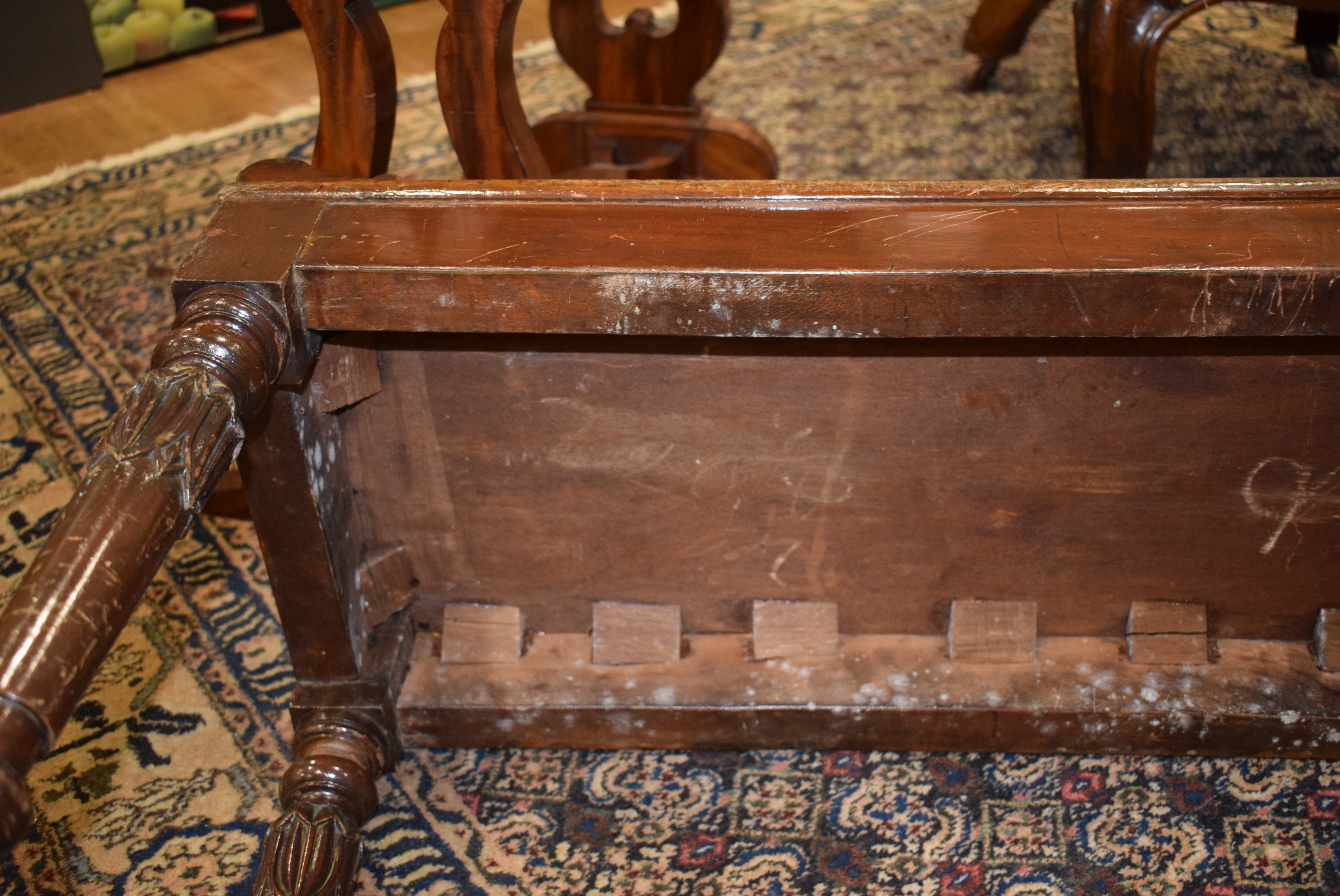 A late 19th century mahogany window seat with scrolled ends and turned legs with acanthus-leaf caps - Image 7 of 20
