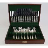 A canteen of silver Kings pattern flatware comprising: 4 x serving spoons, 8 x soup spoons,
