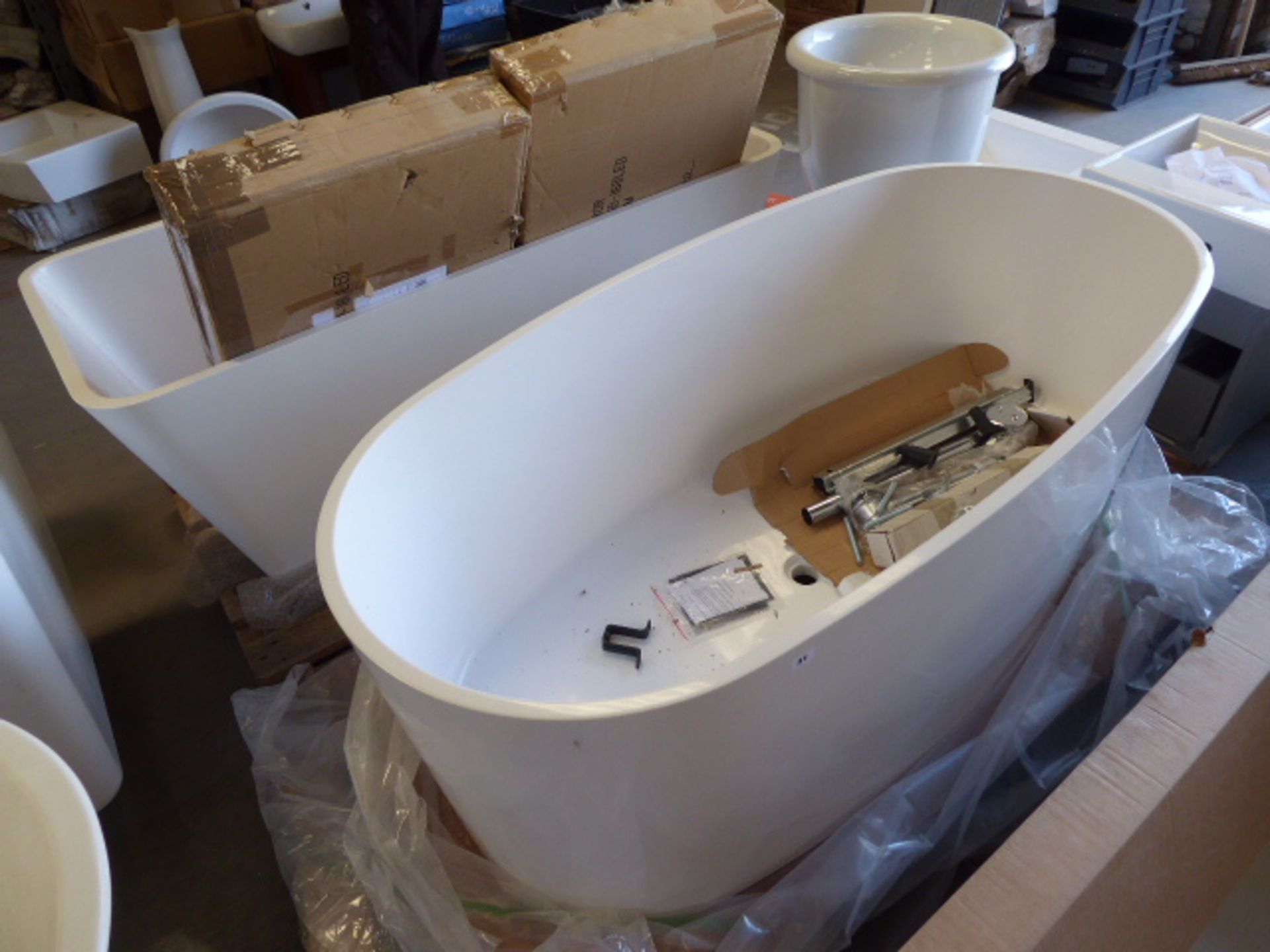 Large oval freestanding bath in engineered stone, Ruby, size 1560 x 740 - Image 2 of 2