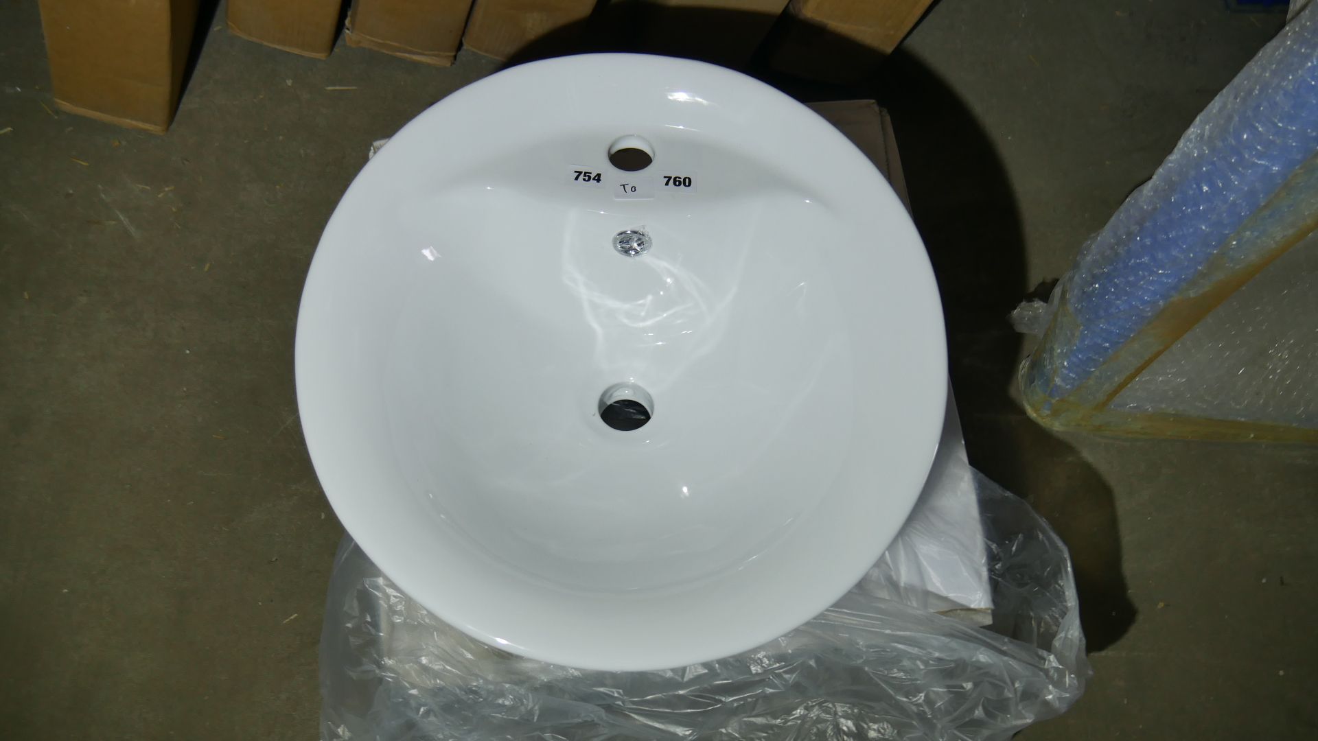 10 Anne one tap hole basins