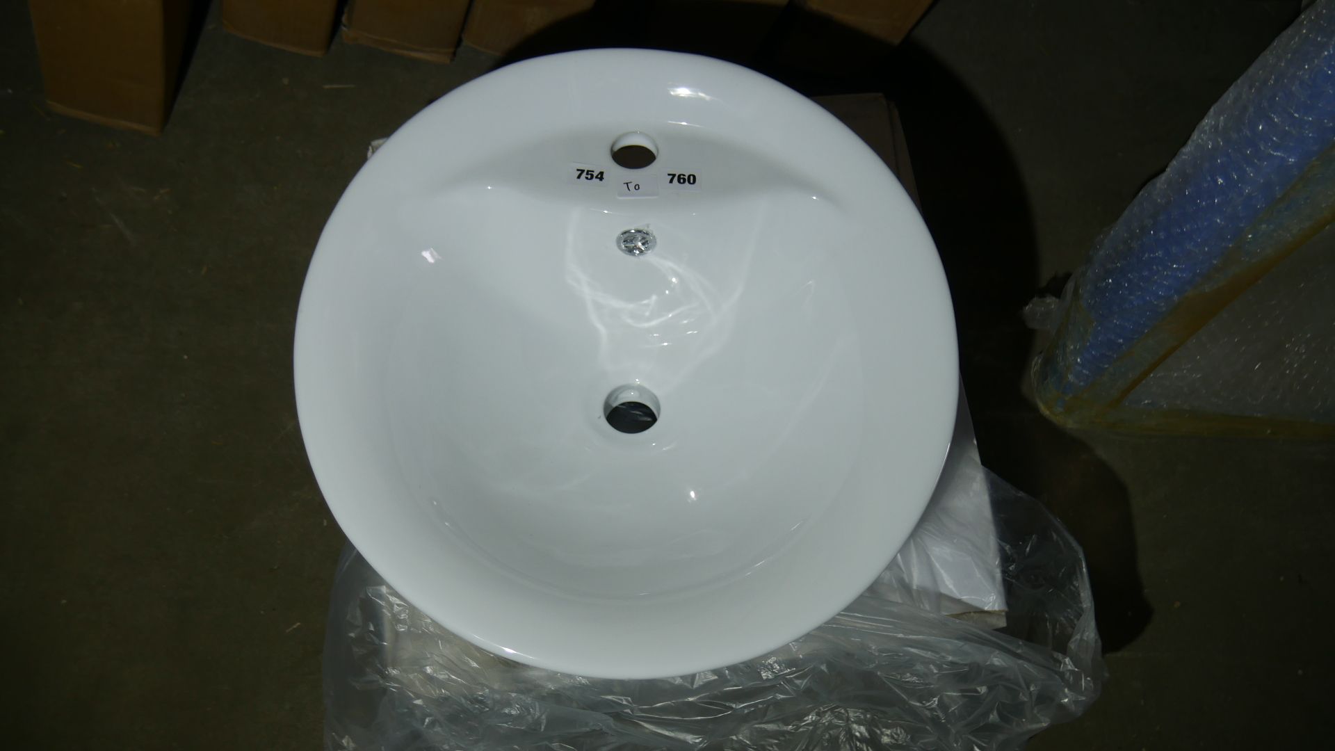 10 Anne one tap hole basins