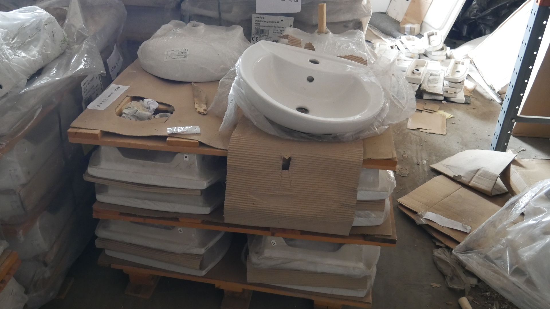 Pallet of 19 Atlas 50cm semi recessed one tap hole hand basins - Image 2 of 2