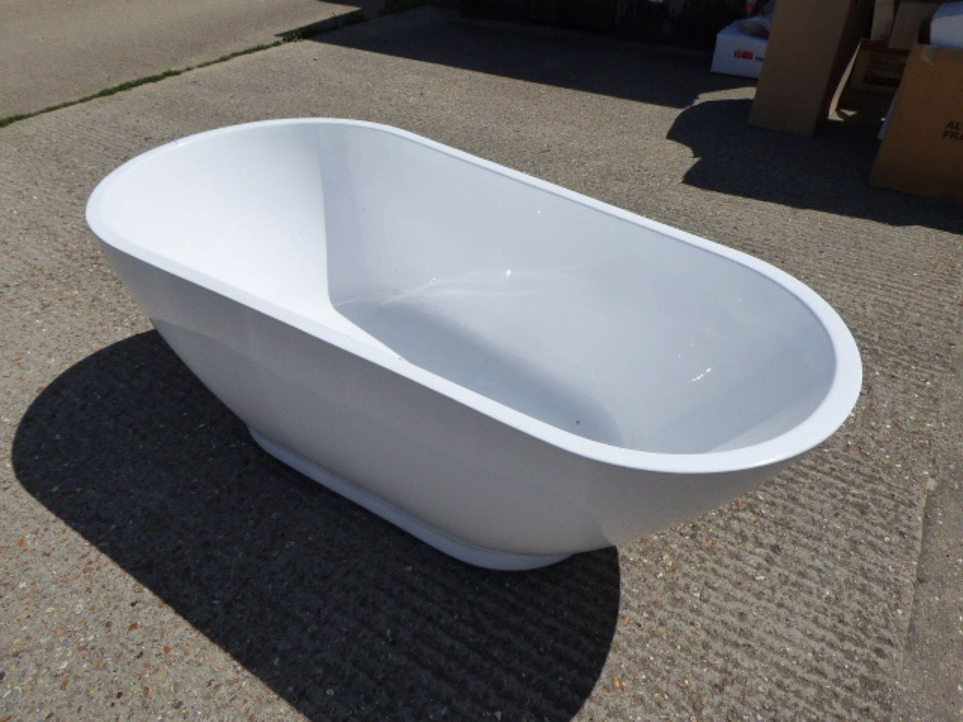 White acrylic free standing bath