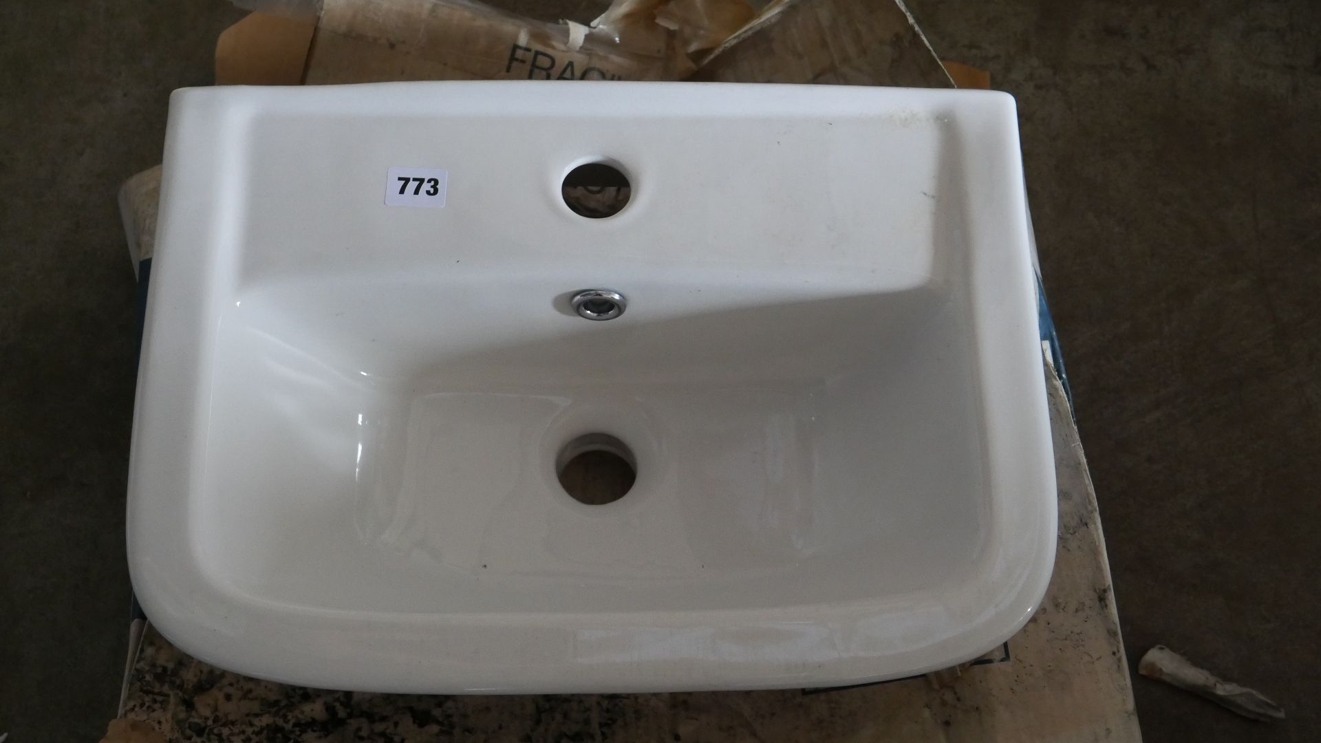 21 Boston 45cm one tap hole hand basins