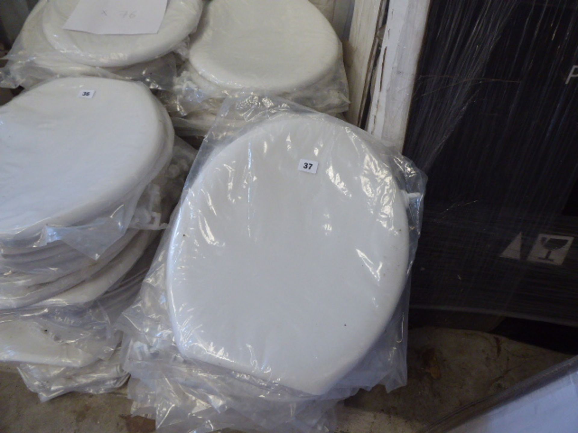 Approx 35 Vegas white toilet seats