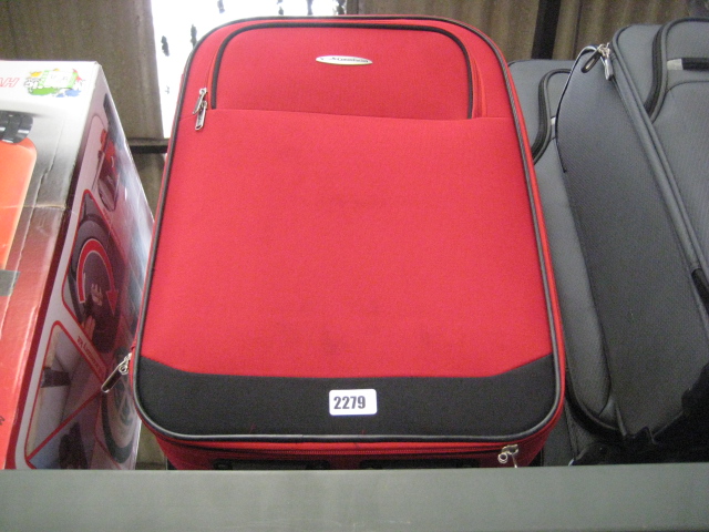 Graduated pair of Red Constellation luggage cases