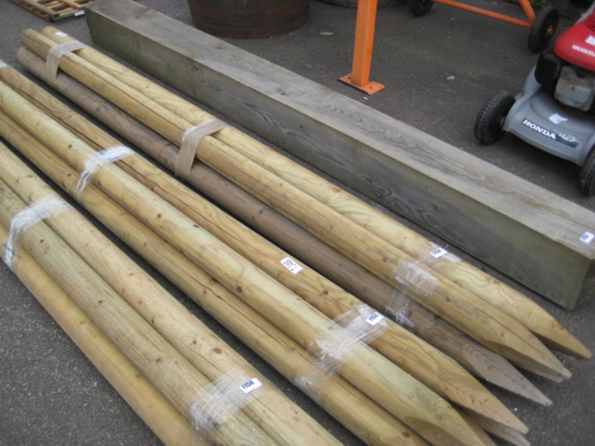 Bundle of 5 large fence stakes