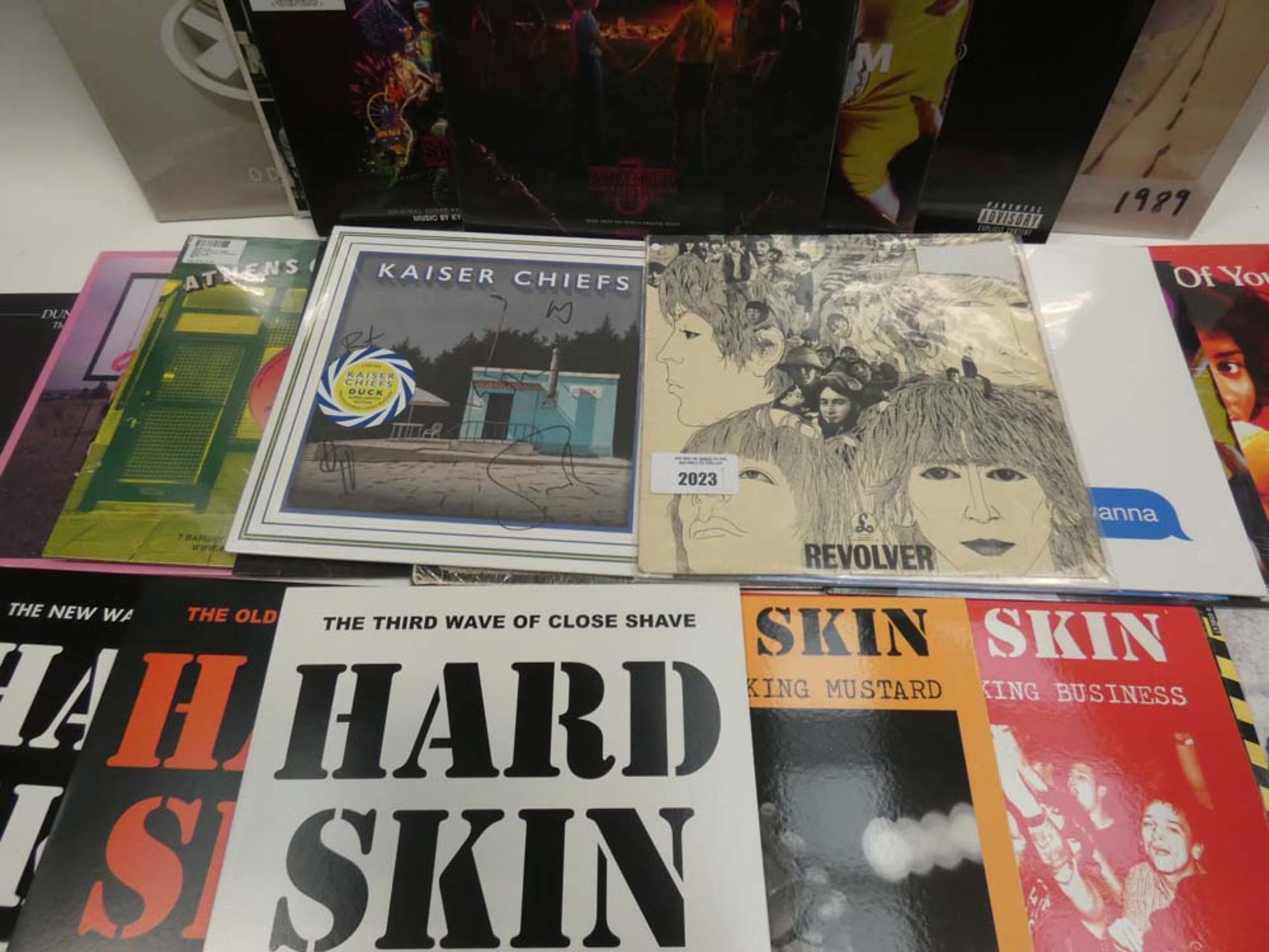 Box containing quantity of LP and 45 records to include Kaiser Chiefs, The Beatles, Hard Skin,