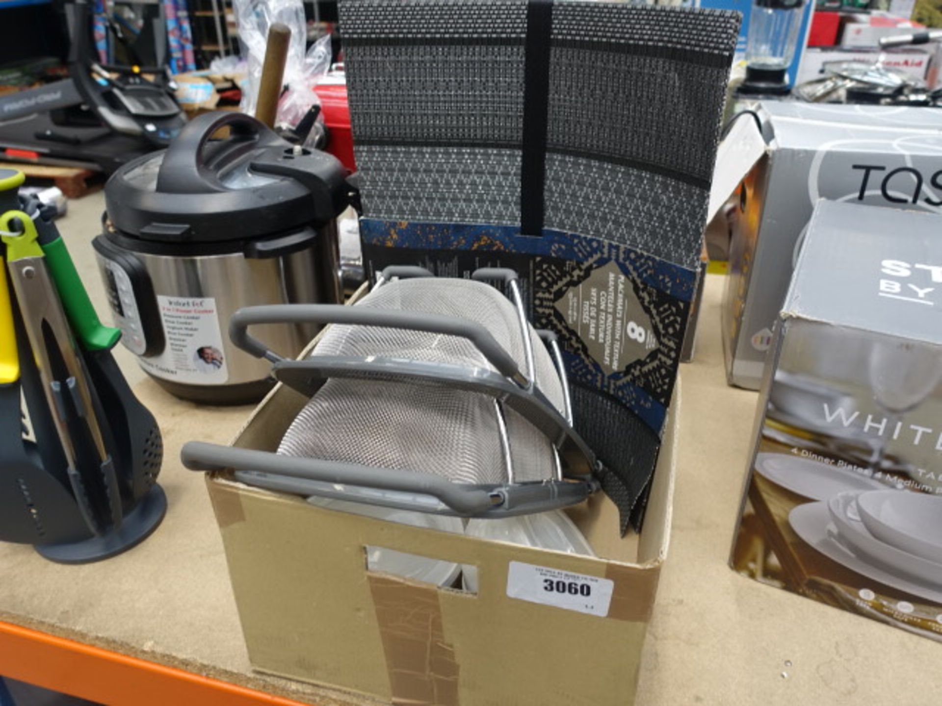 Box containing 2 grape drainers, dinner placemats and 2 microwavable bowls