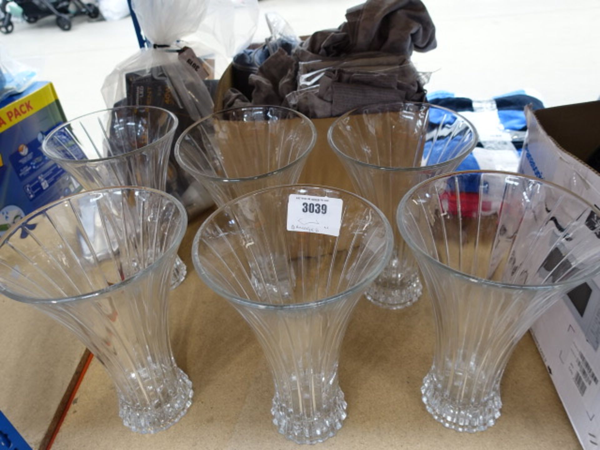 3041 - 6 damaged glass vases