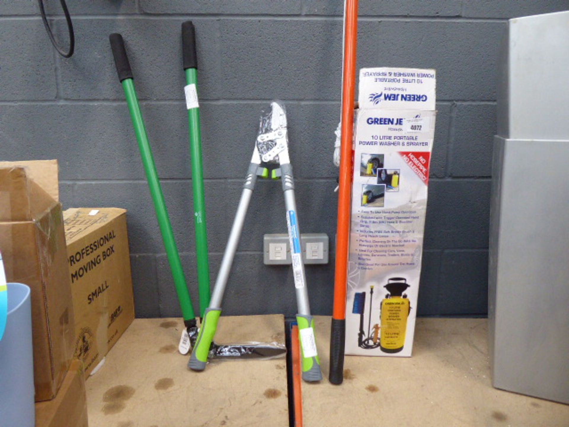 4090 Garden sprayer, long reach lopper and pair of edging shears