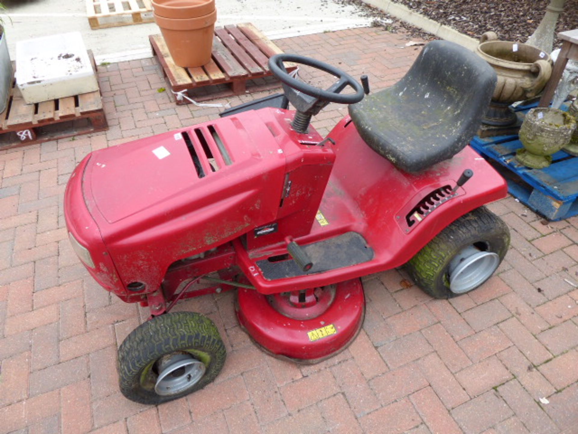 Murray 125 petrol powered ride on mower