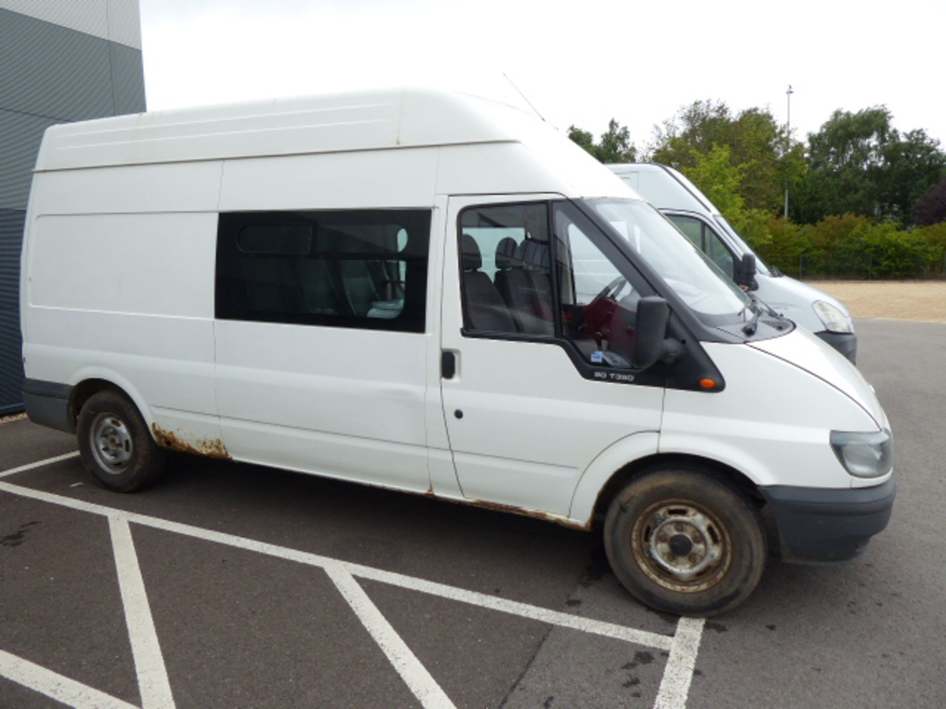 YT55 LCW (2005) Ford Transit, 2402cc diesel in white MOT: 10/10/20 - Image 2 of 9