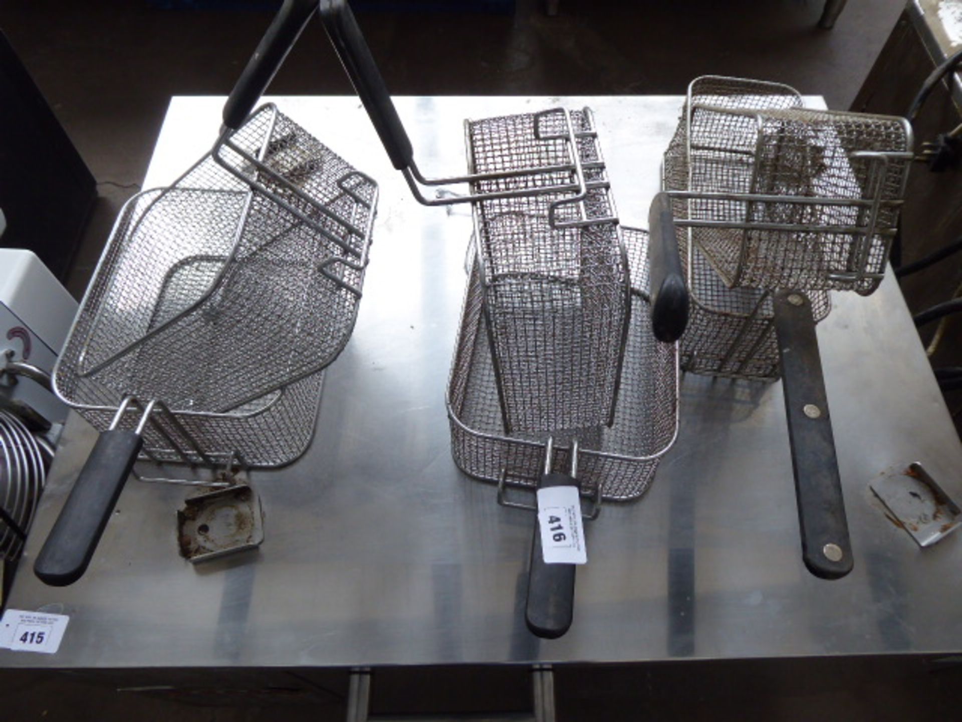 6 assorted size frying baskets