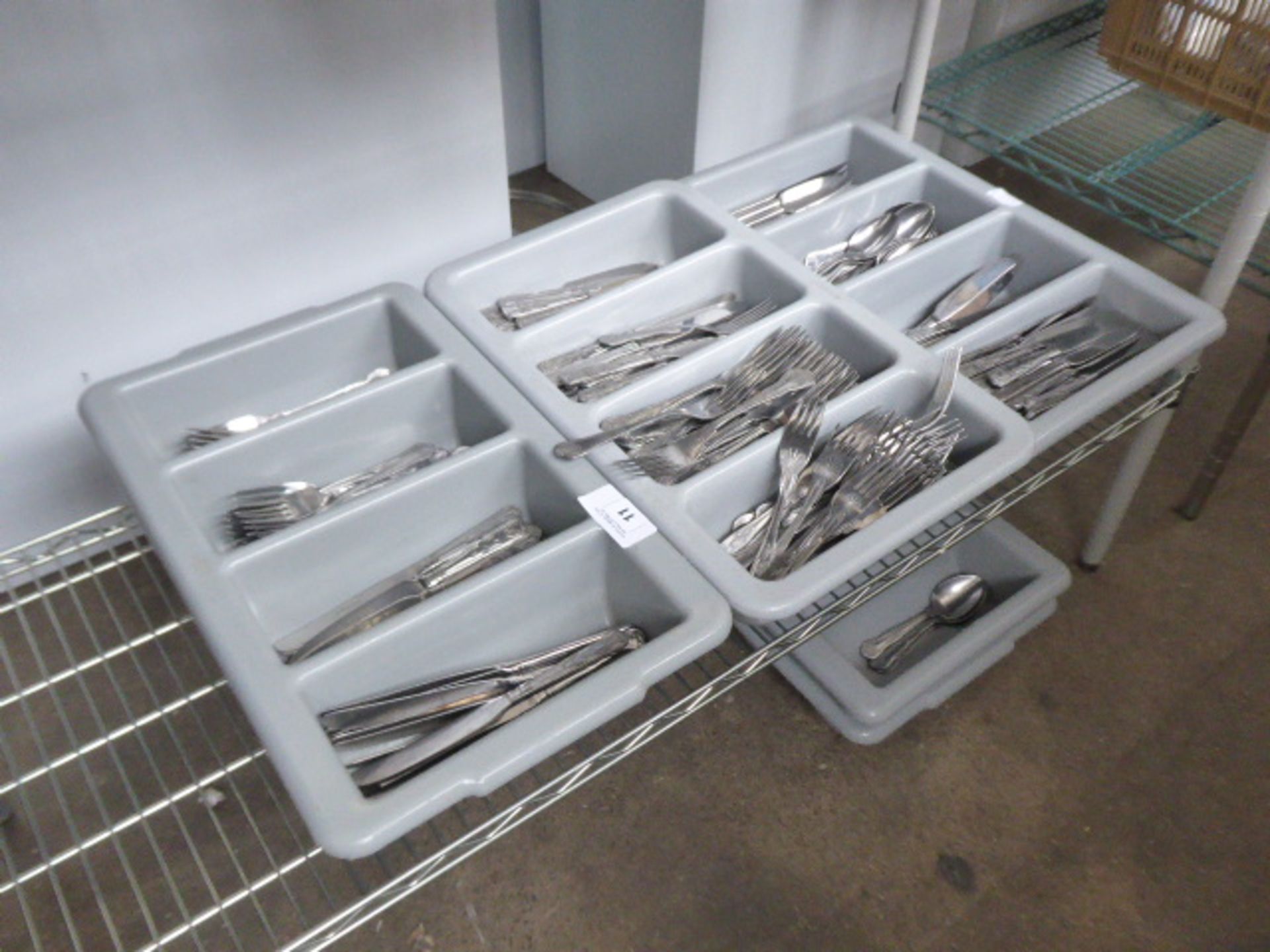 5 grey plastic cutlery totes, 3 containing a large quantity of matching patterned stainless steel