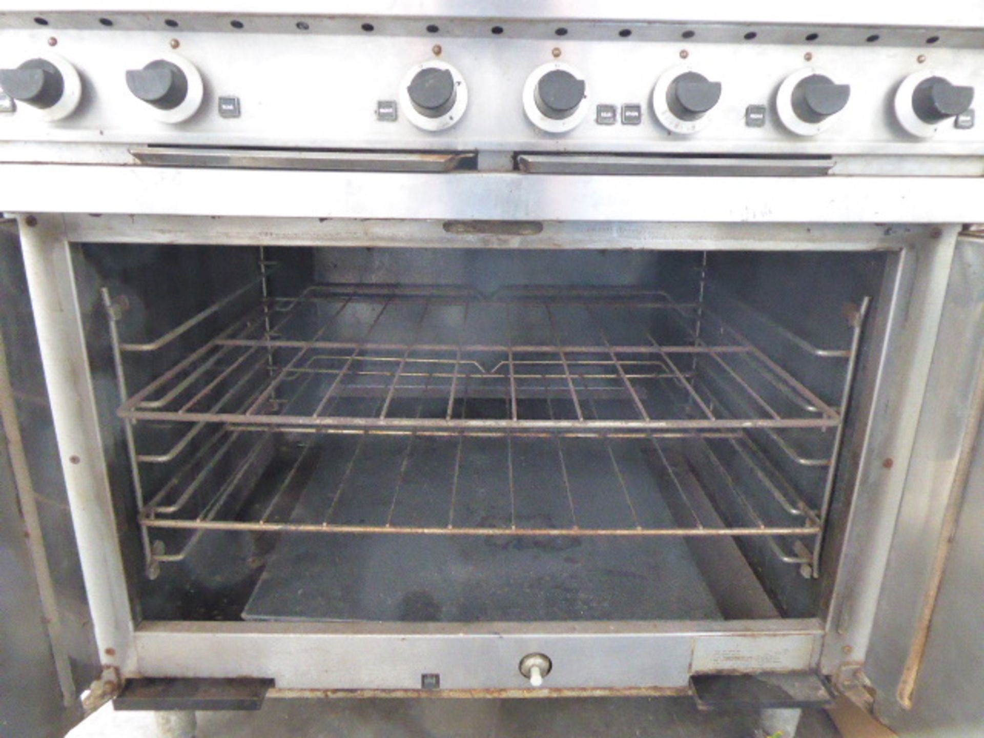 90cm gas Falcon dominator 6 burner cooker with 2 door oven under - Image 3 of 3