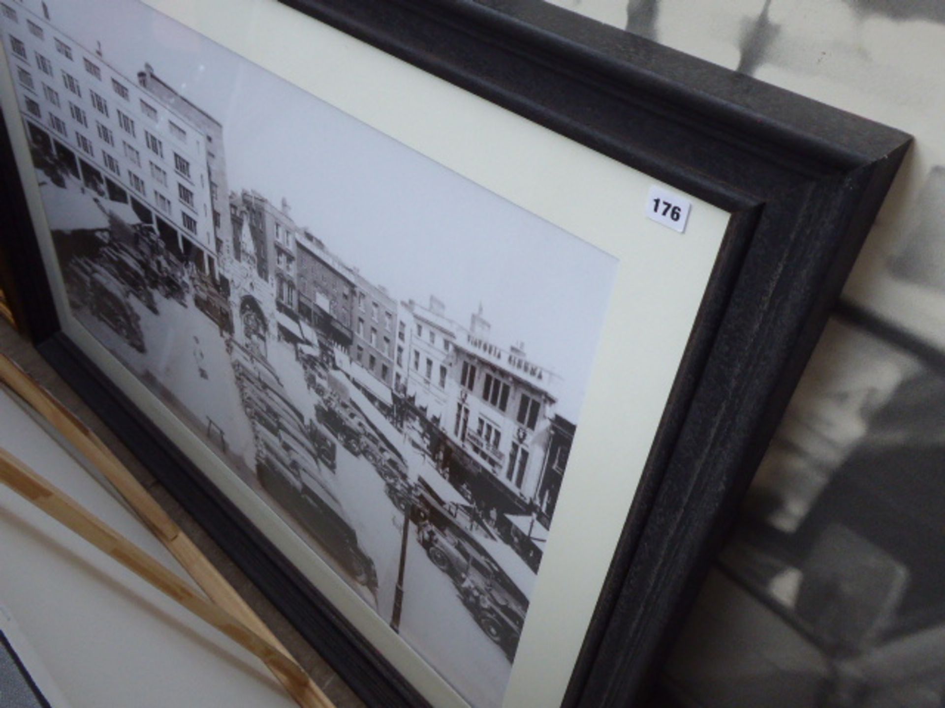 Range of framed & glazed plus stretched canvas pictures of italian scenes - Image 3 of 3