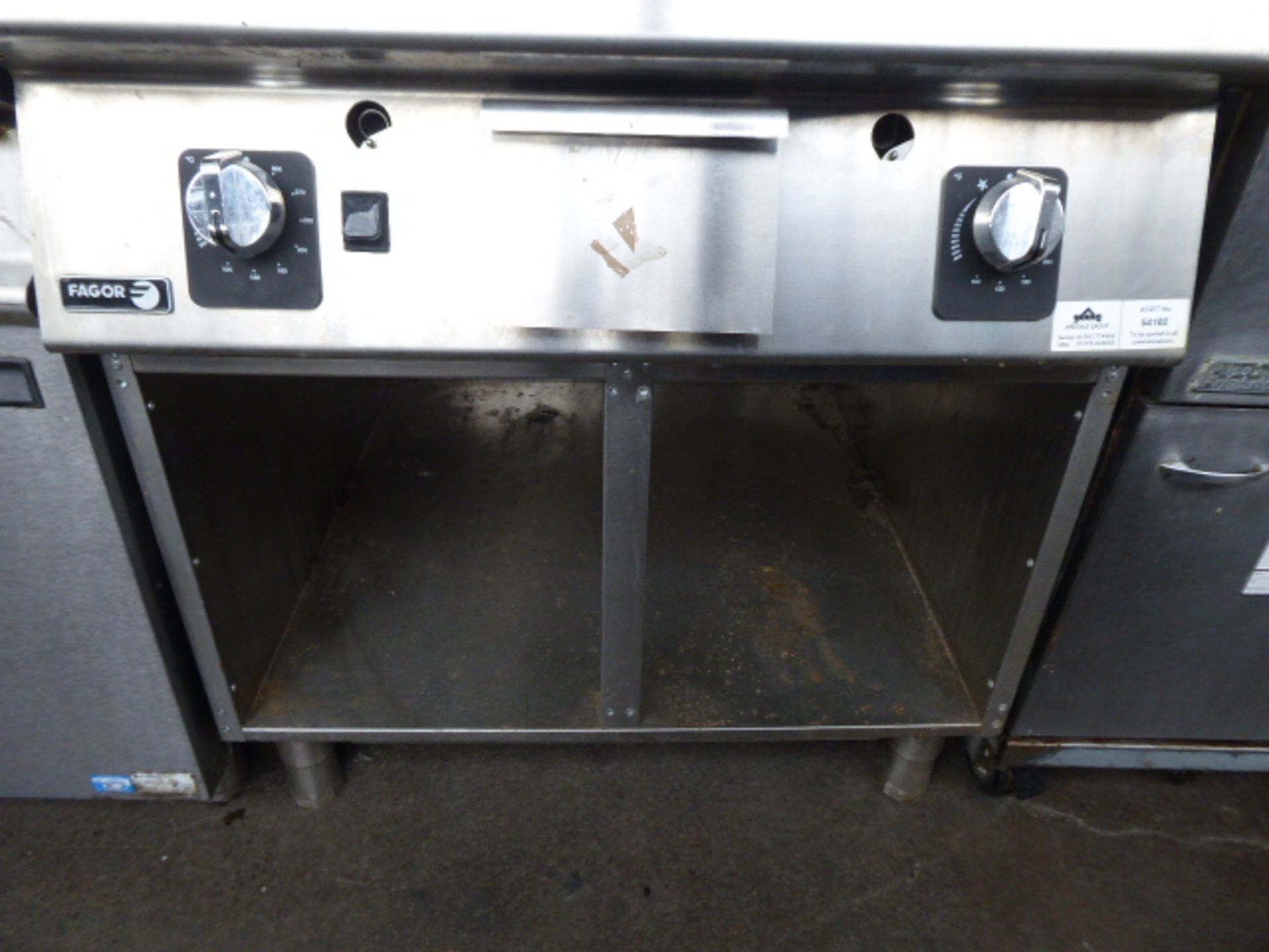 80cm gas Fagor solid top griddle with 2 burners - Image 3 of 3