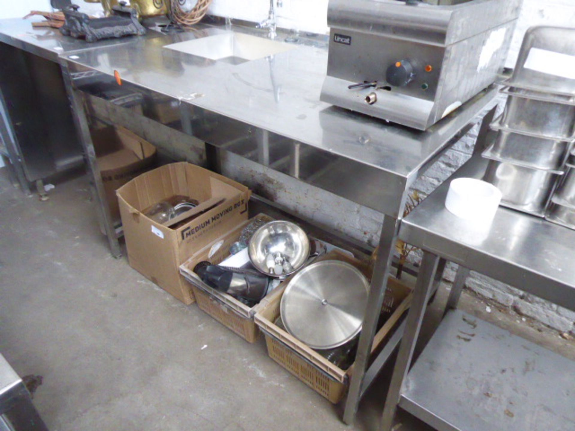 135cm stainless steel station with a shallow hand basin and tap set - Image 2 of 3