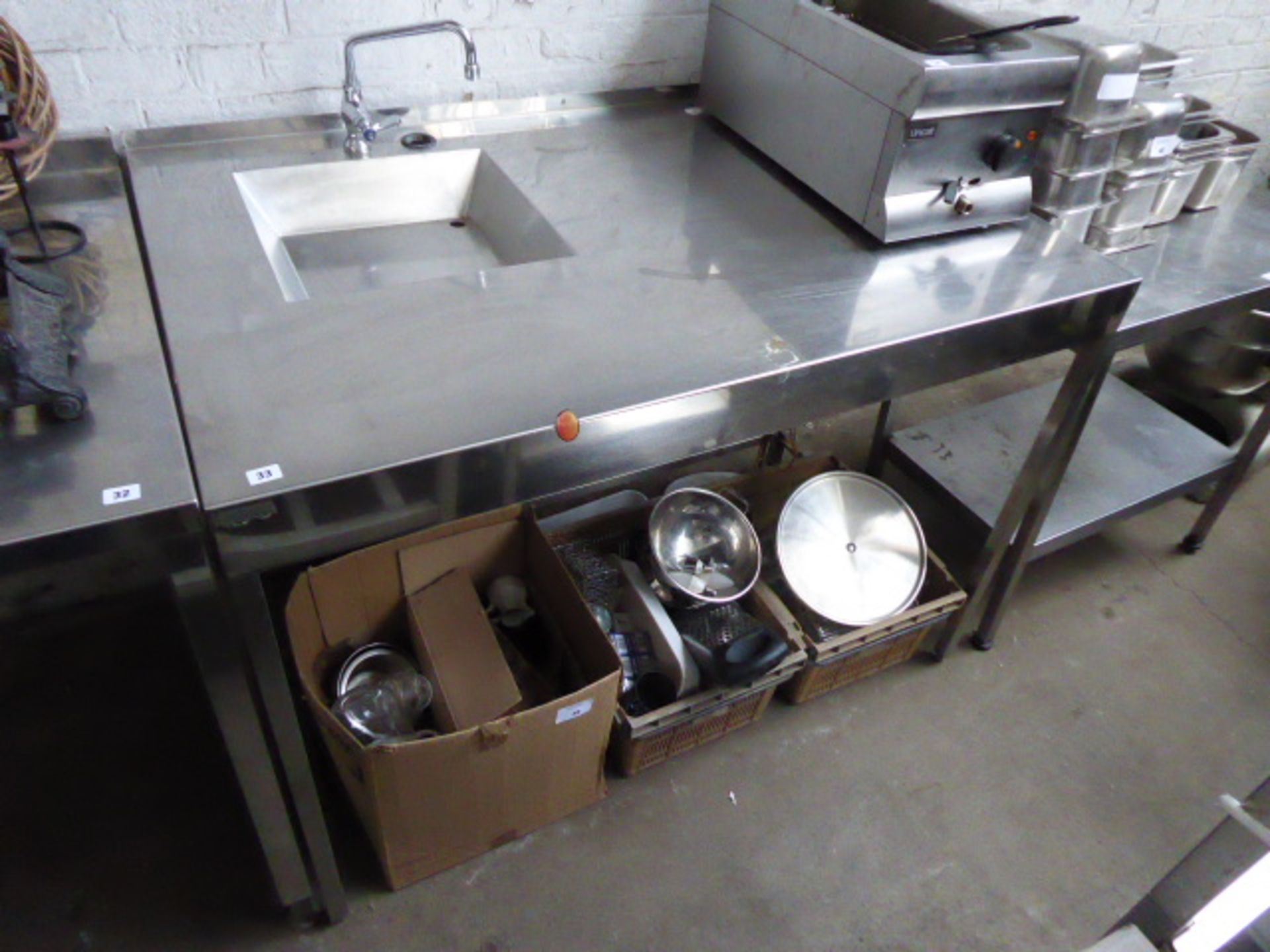 135cm stainless steel station with a shallow hand basin and tap set