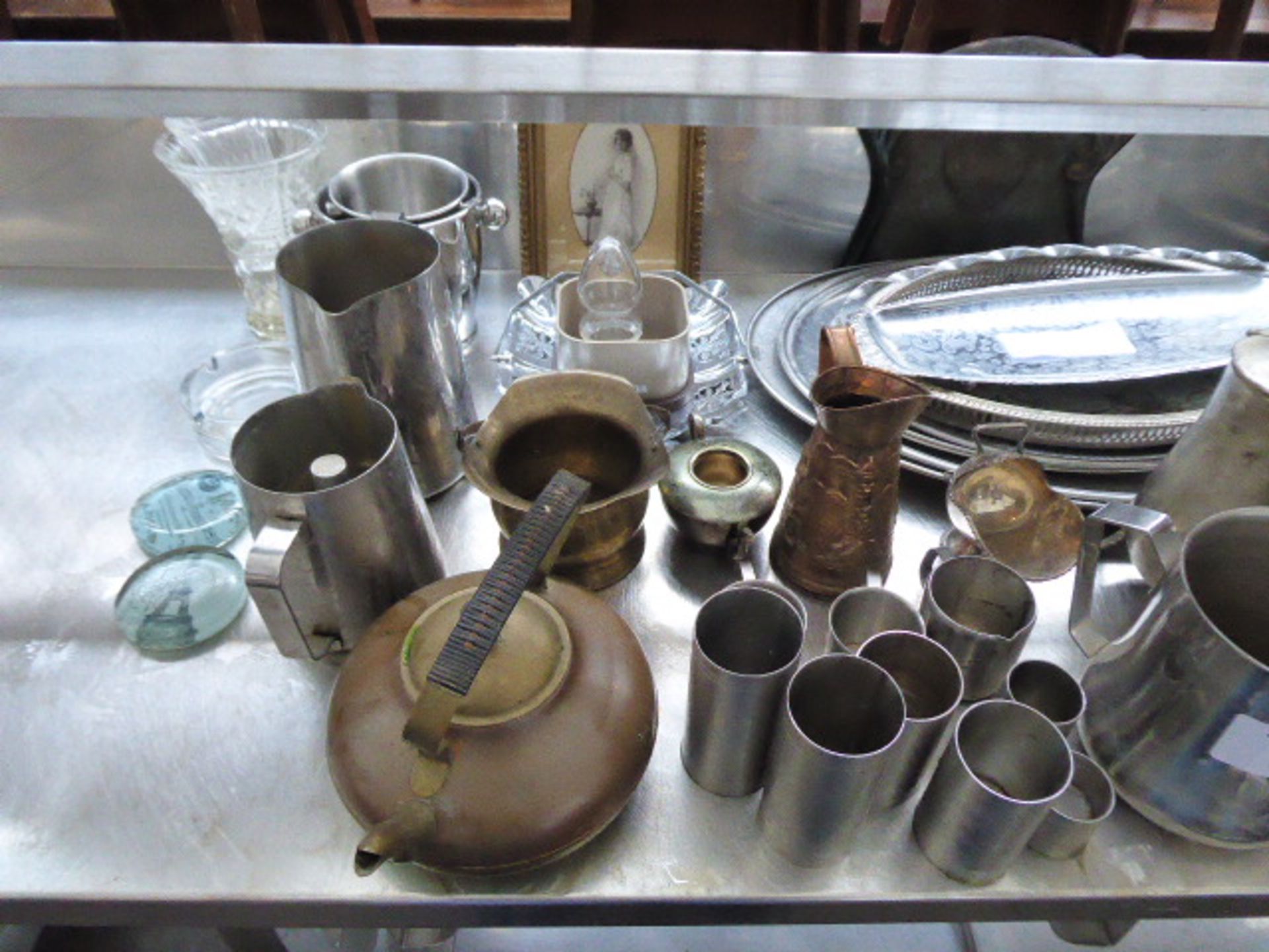 Table top display of assorted collectable items and metalwares including serving platters, pewter - Image 2 of 5