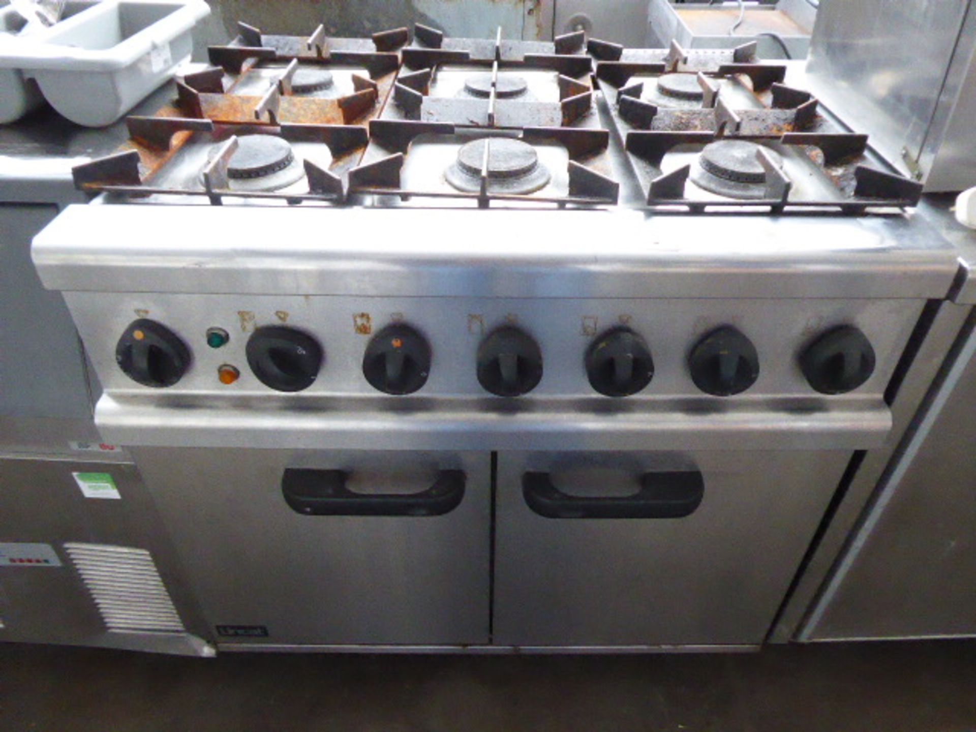 90cm gas Lincat 6 burner cooker with 2 door oven under