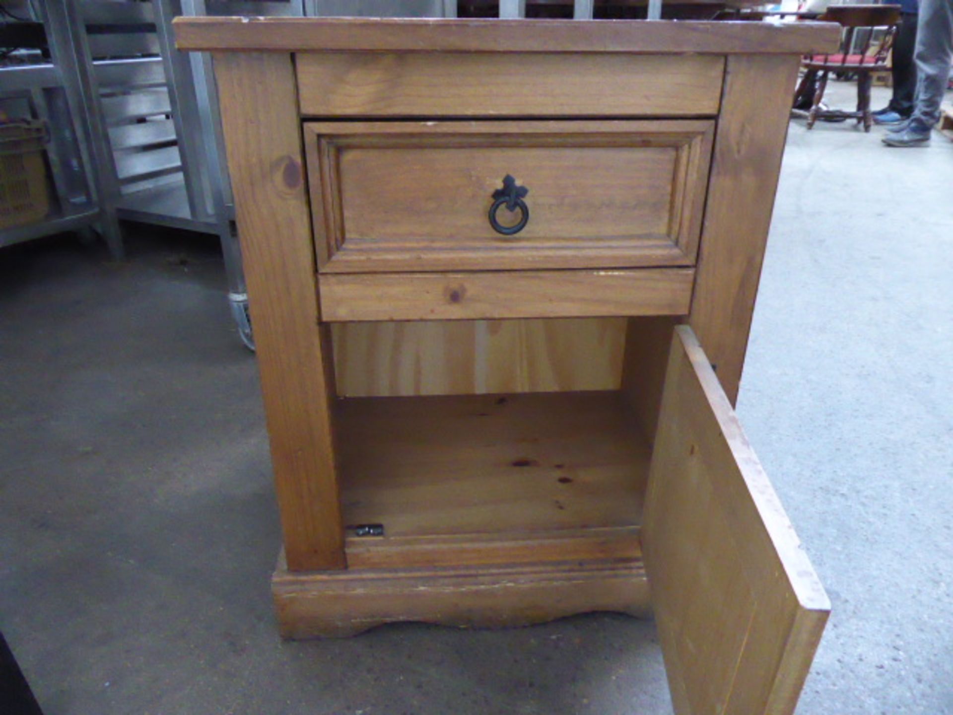 Small domestic type side cabinet - Image 2 of 3