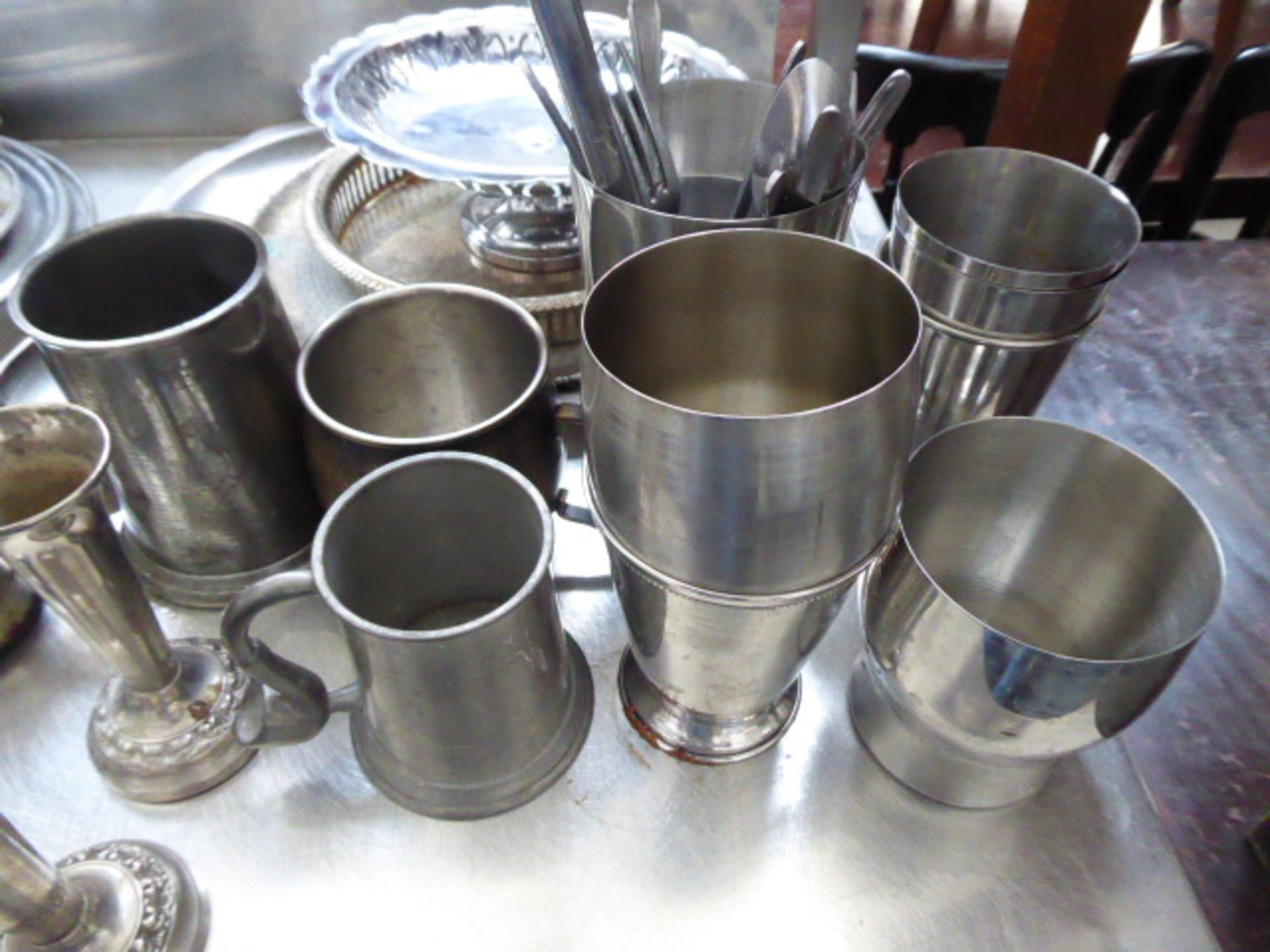 Table top display of assorted collectable items and metalwares including serving platters, pewter - Image 4 of 5