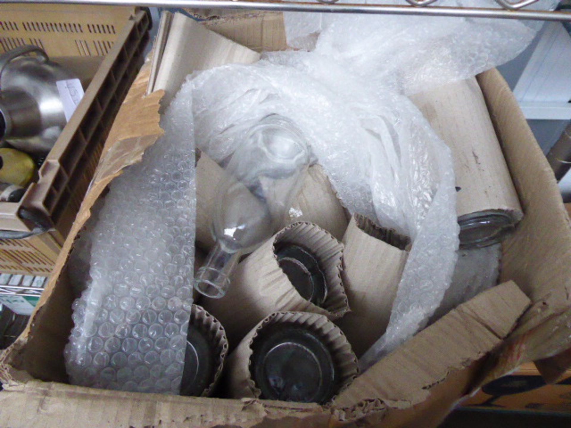 Large box of glass bottles - Image 2 of 2