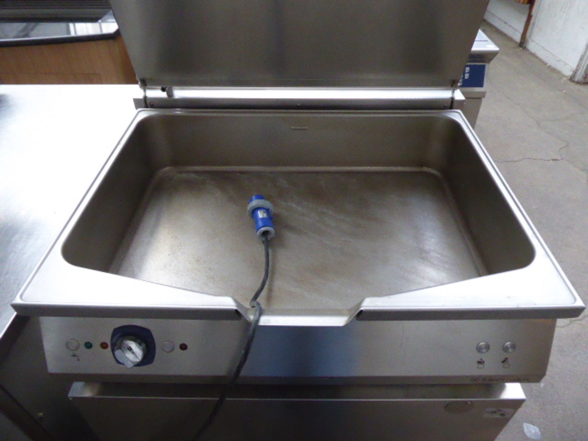 100cm gas Electrolux bratt pan with electronic tilt on associated tabling - Image 2 of 2