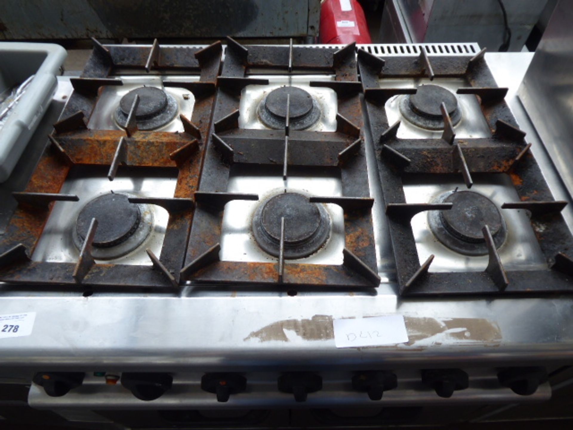 90cm gas Lincat 6 burner cooker with 2 door oven under - Image 2 of 3