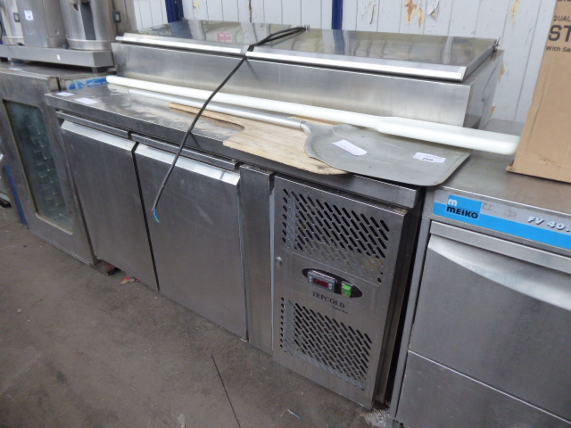 140cm Tefcold refrigerated pizza preparation/salad counter with cold well top and 2 cupboards - Image 3 of 4