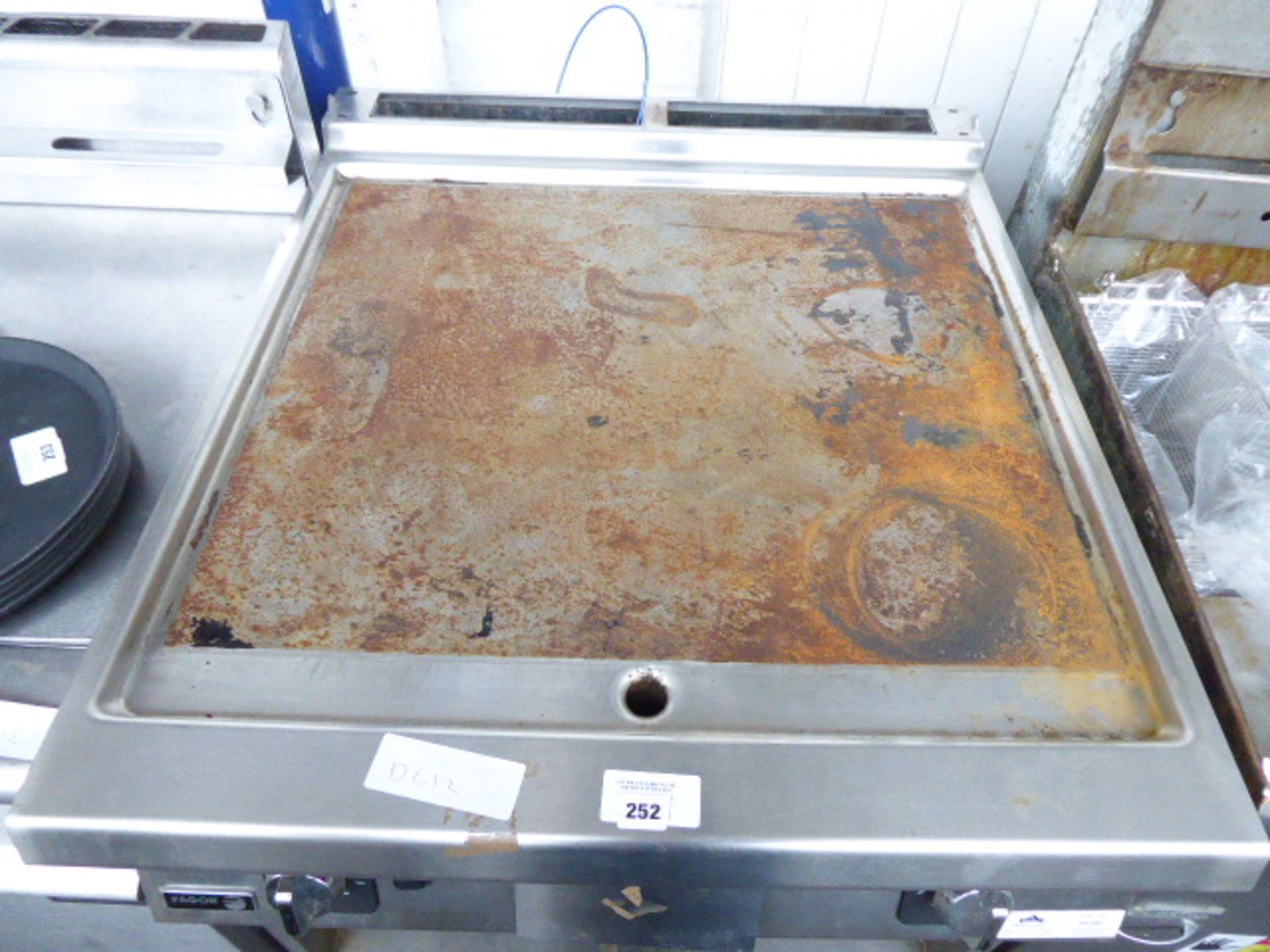 80cm gas Fagor solid top griddle with 2 burners - Image 2 of 3