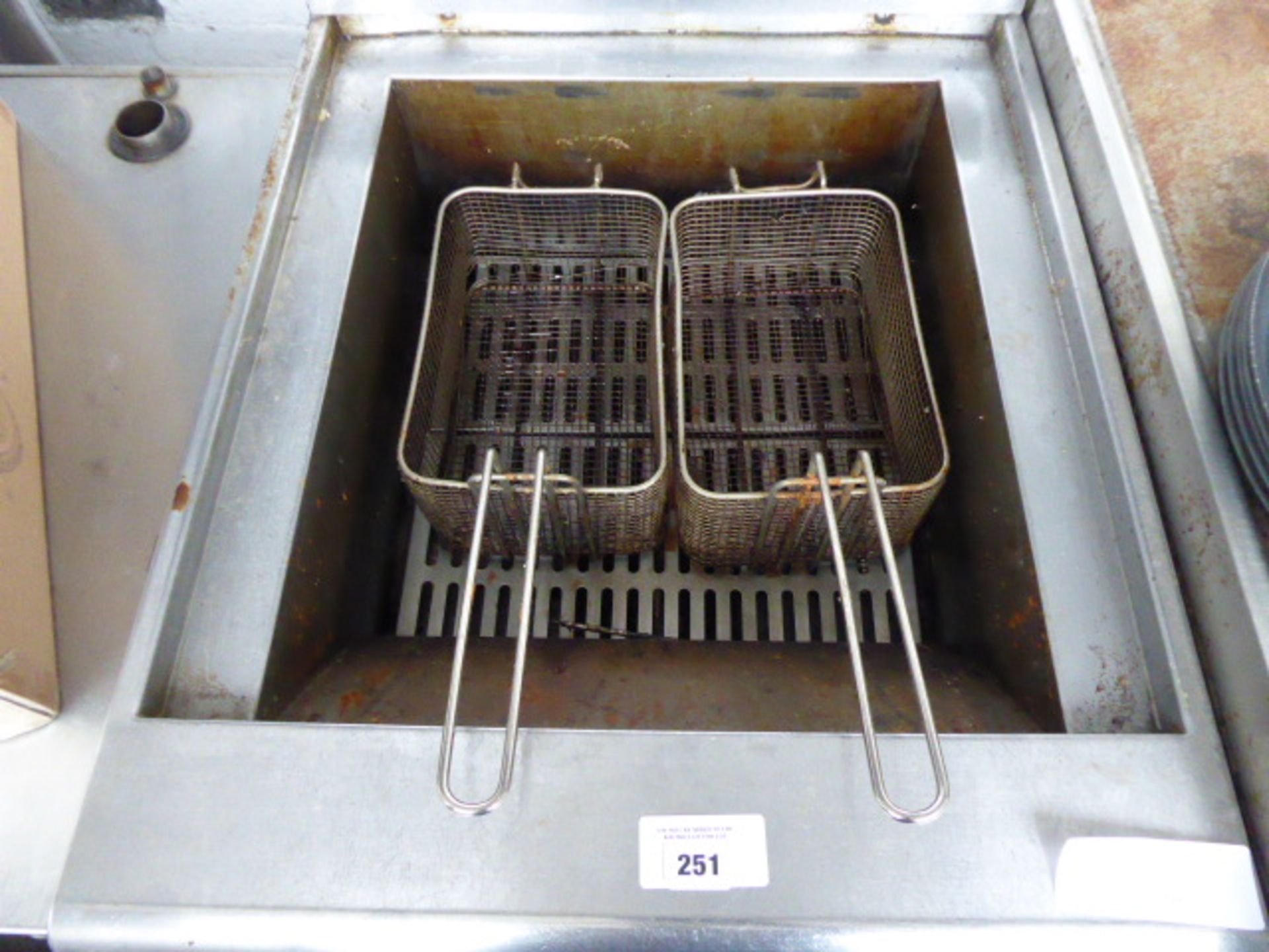 60cm gas Falcon large single well fryer with 2 baskets - Image 2 of 2