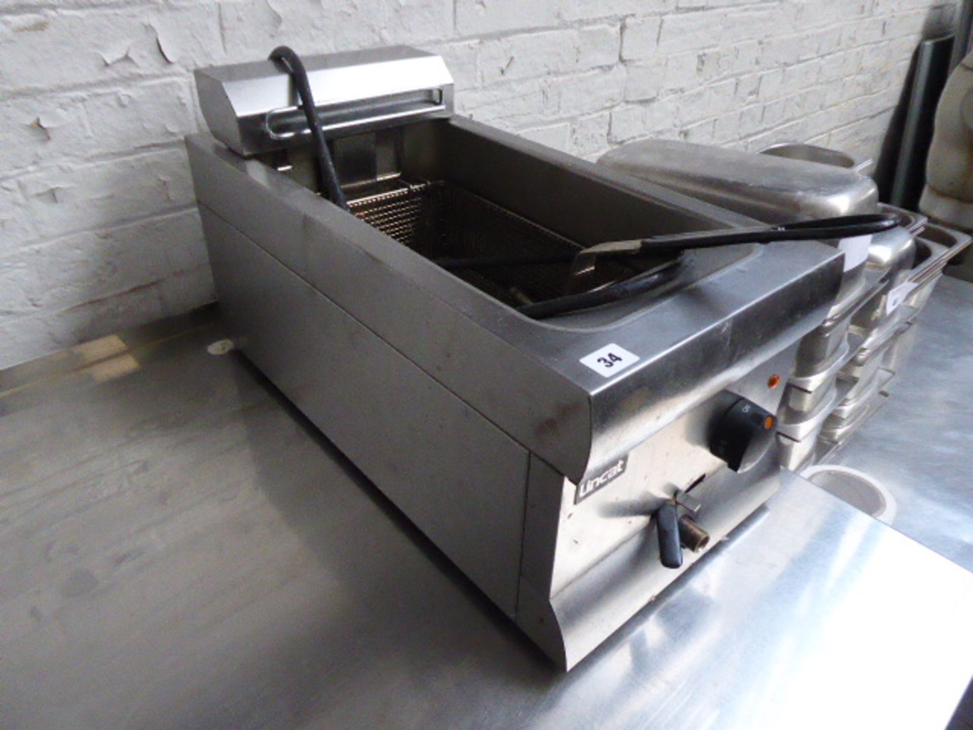 30cm electric Lincat single well fryer (133)