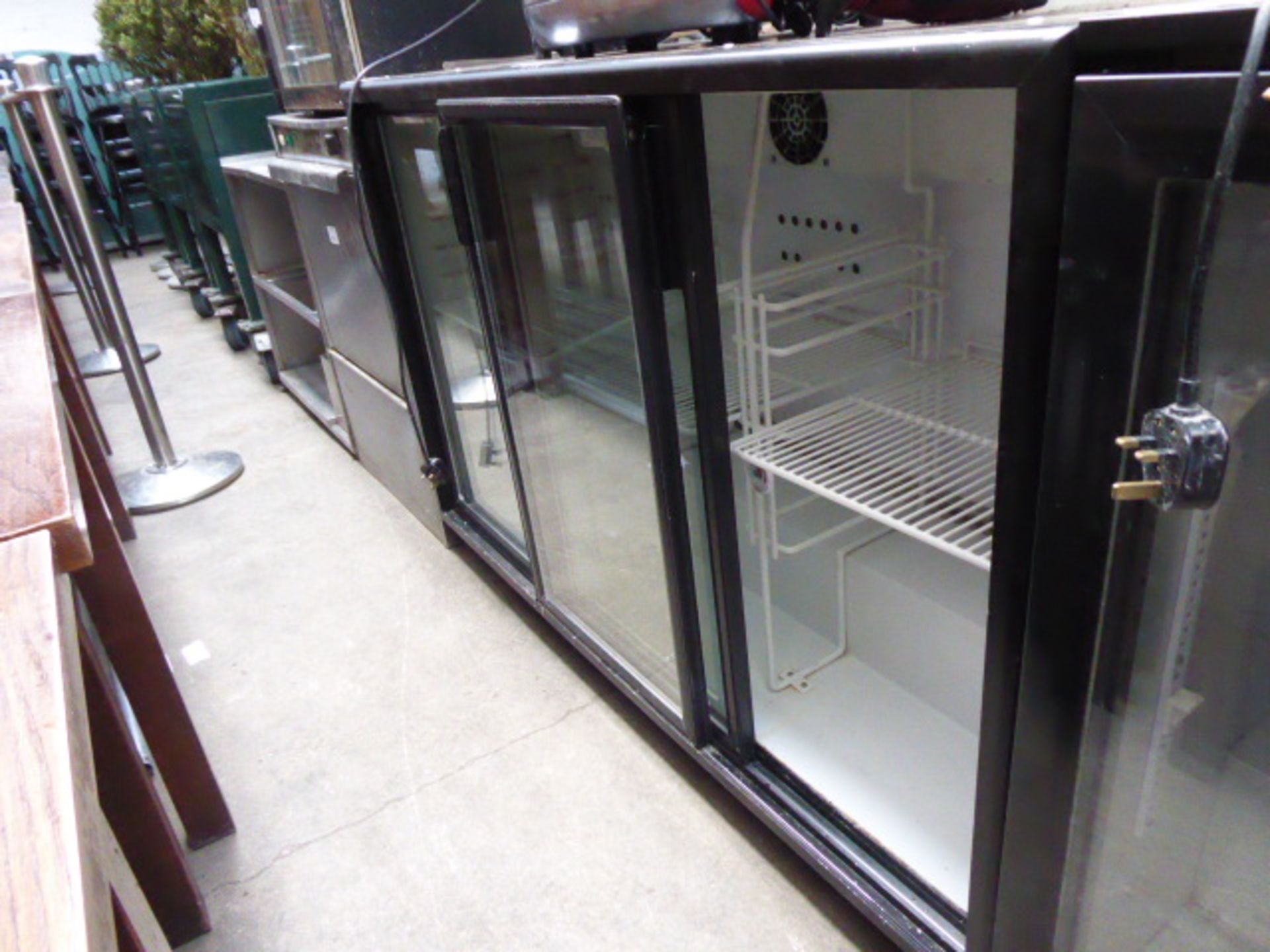 135cm under counter triple door display fridge (110)