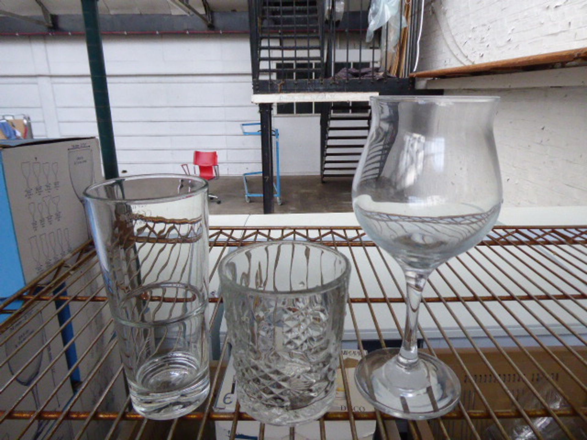 2 plastic stacking trays of assorted glassware - Image 4 of 4