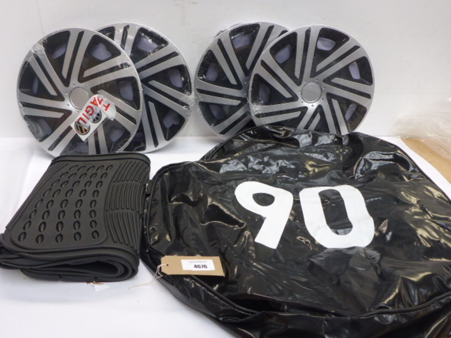 4676 - Spare wheel cover, car mats and VW wheel trims