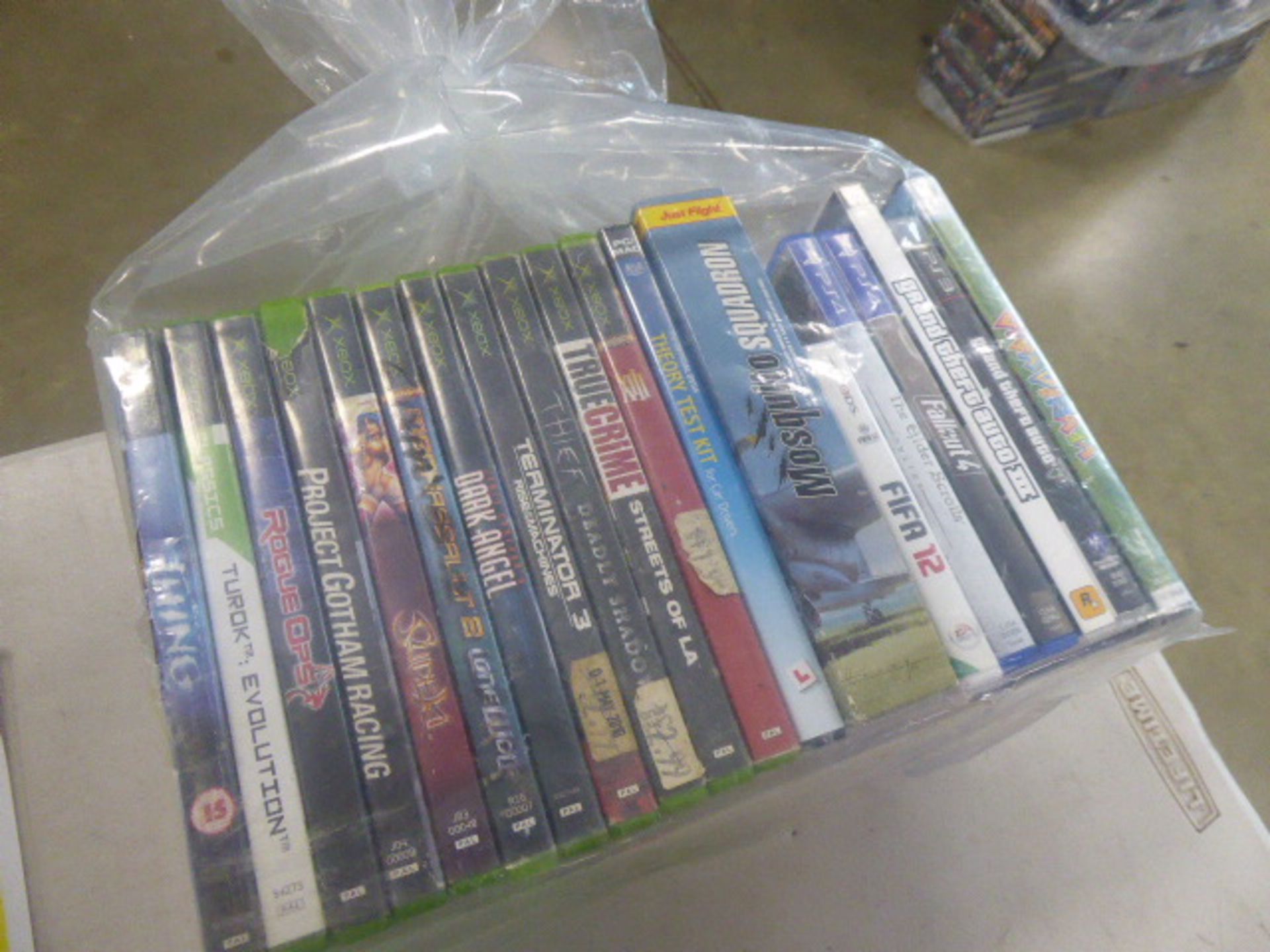Bag containing a quantity of console games, 1st gen Xbox games, PC games, etc