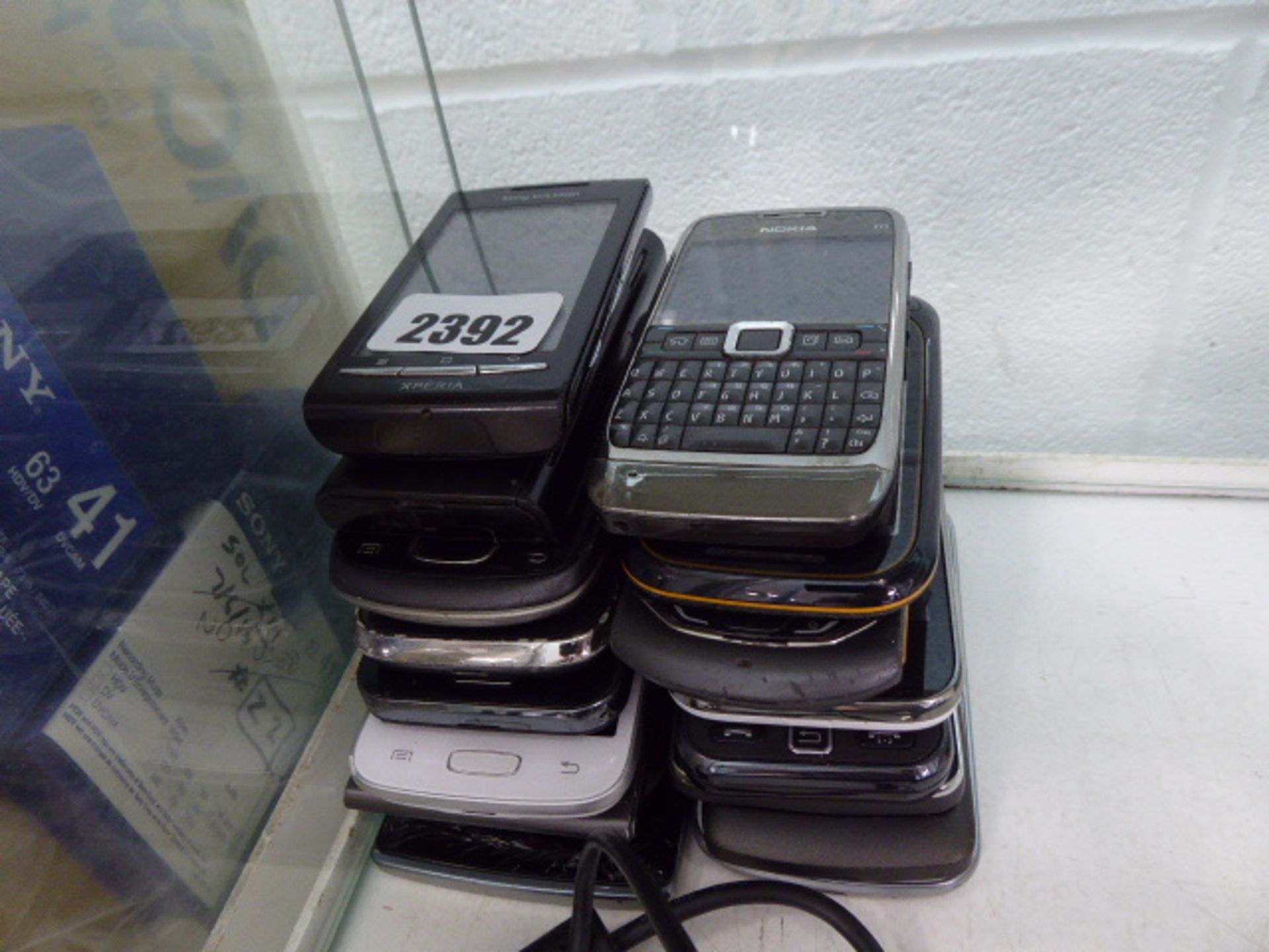 Selection of mobile phones, mostly Samsung for spares and repairs